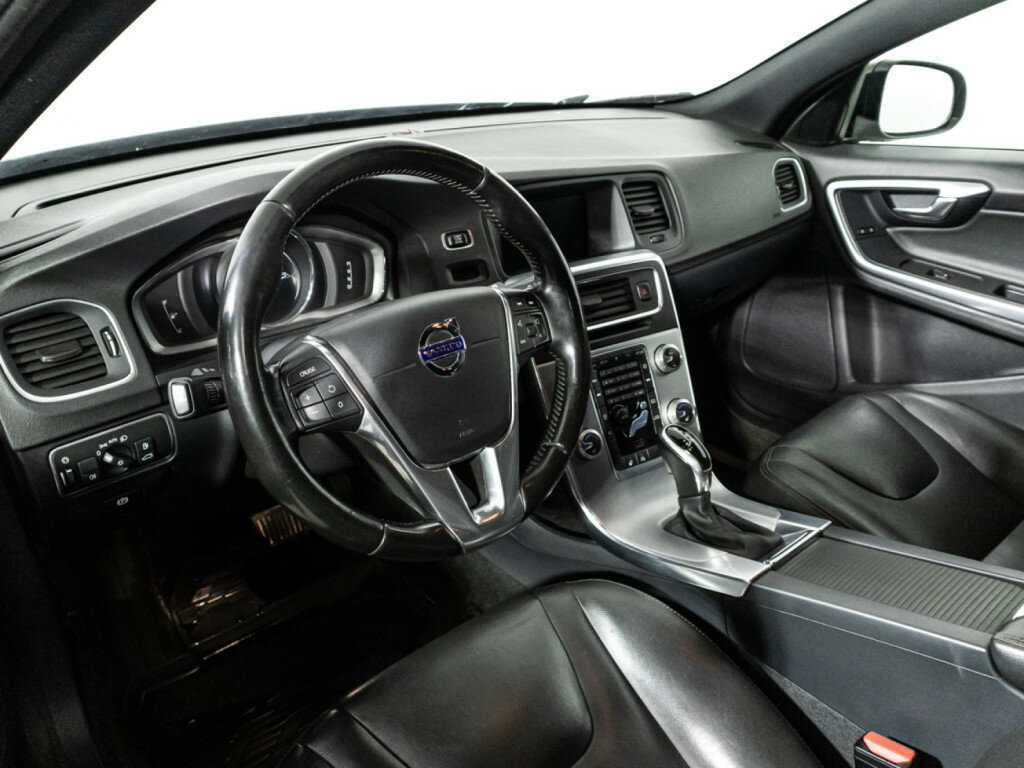 Volvo V60 Cross Country с пробегом — 2016 год. Фото: #10