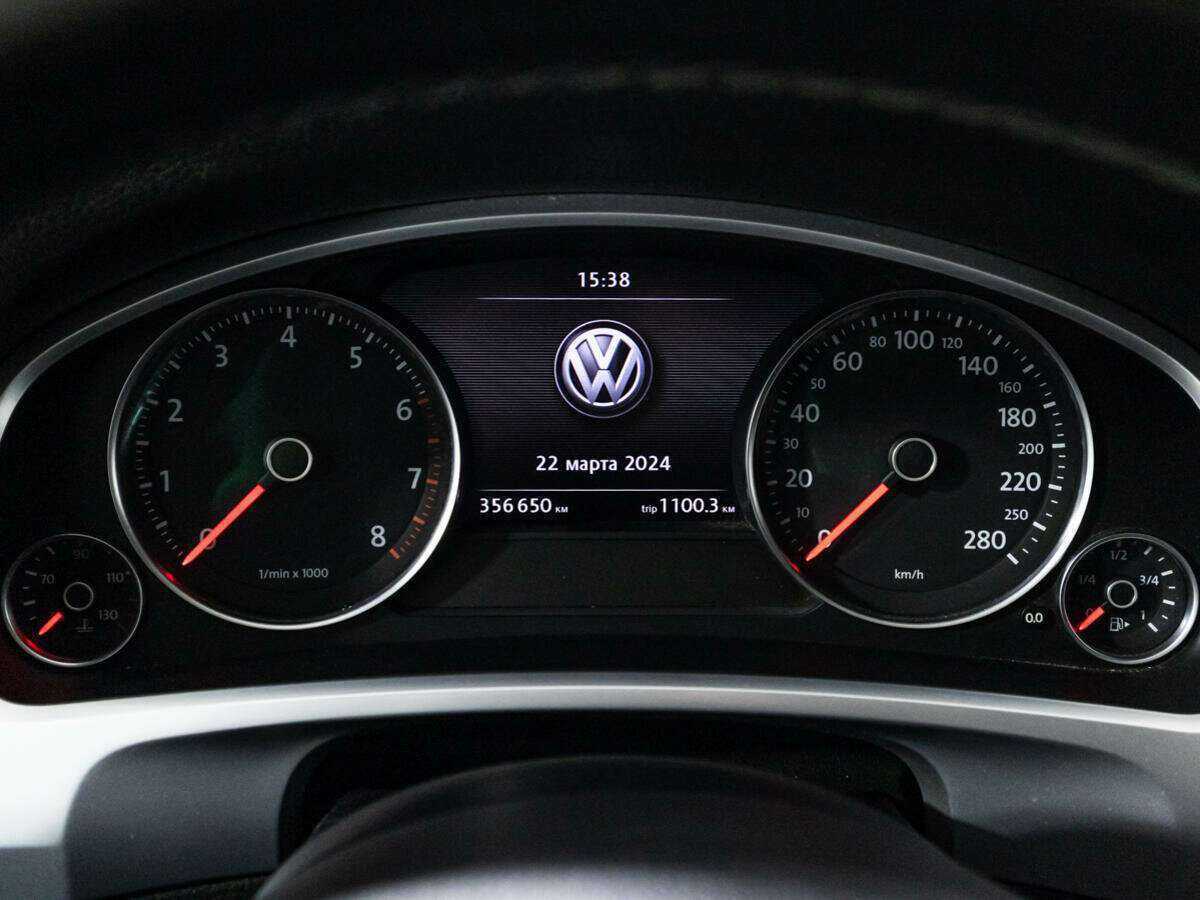 Volkswagen Touareg с пробегом — 2012 год. Фото: #9