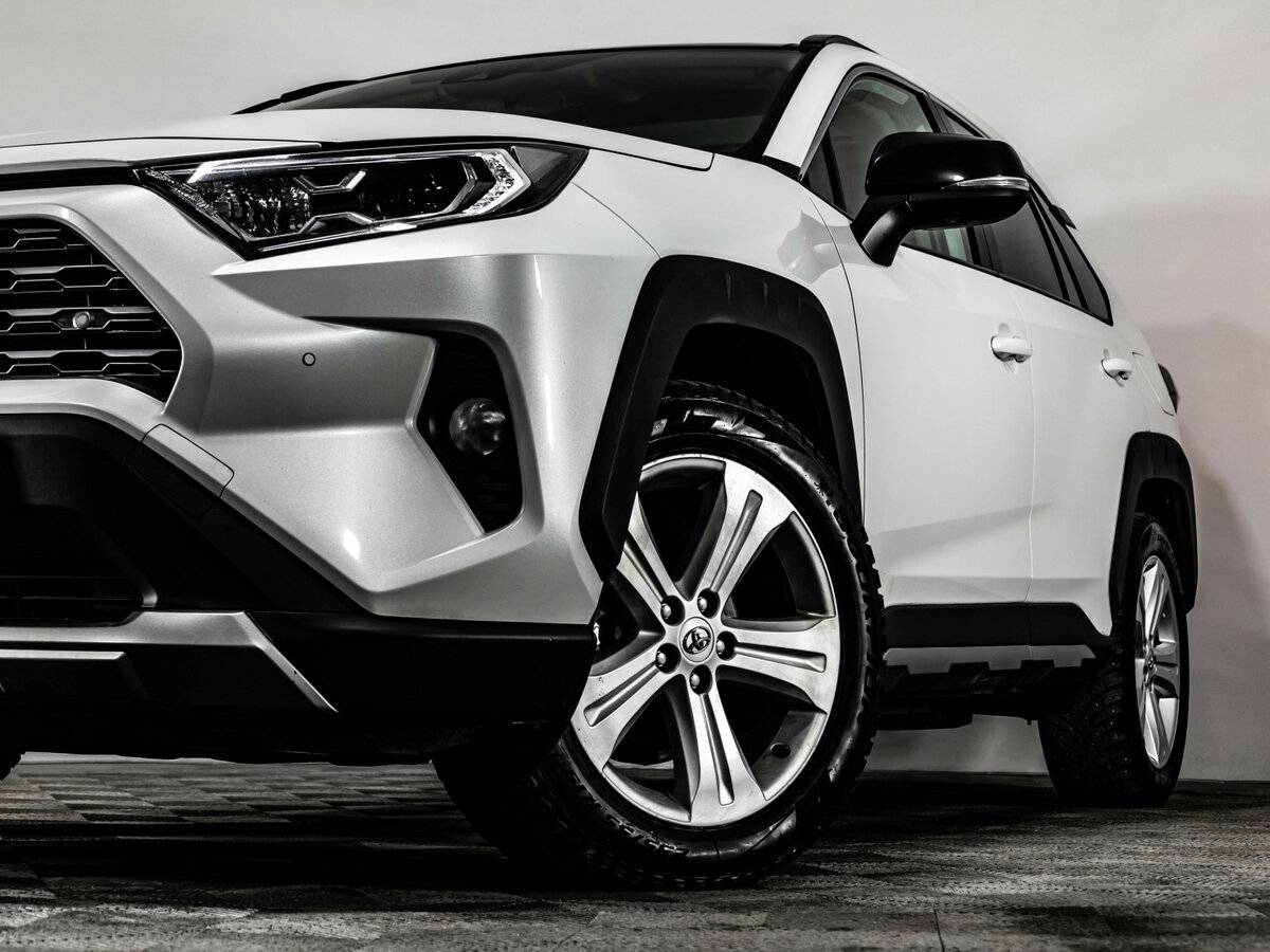Toyota RAV4 с пробегом — 2022 год. Фото: #1