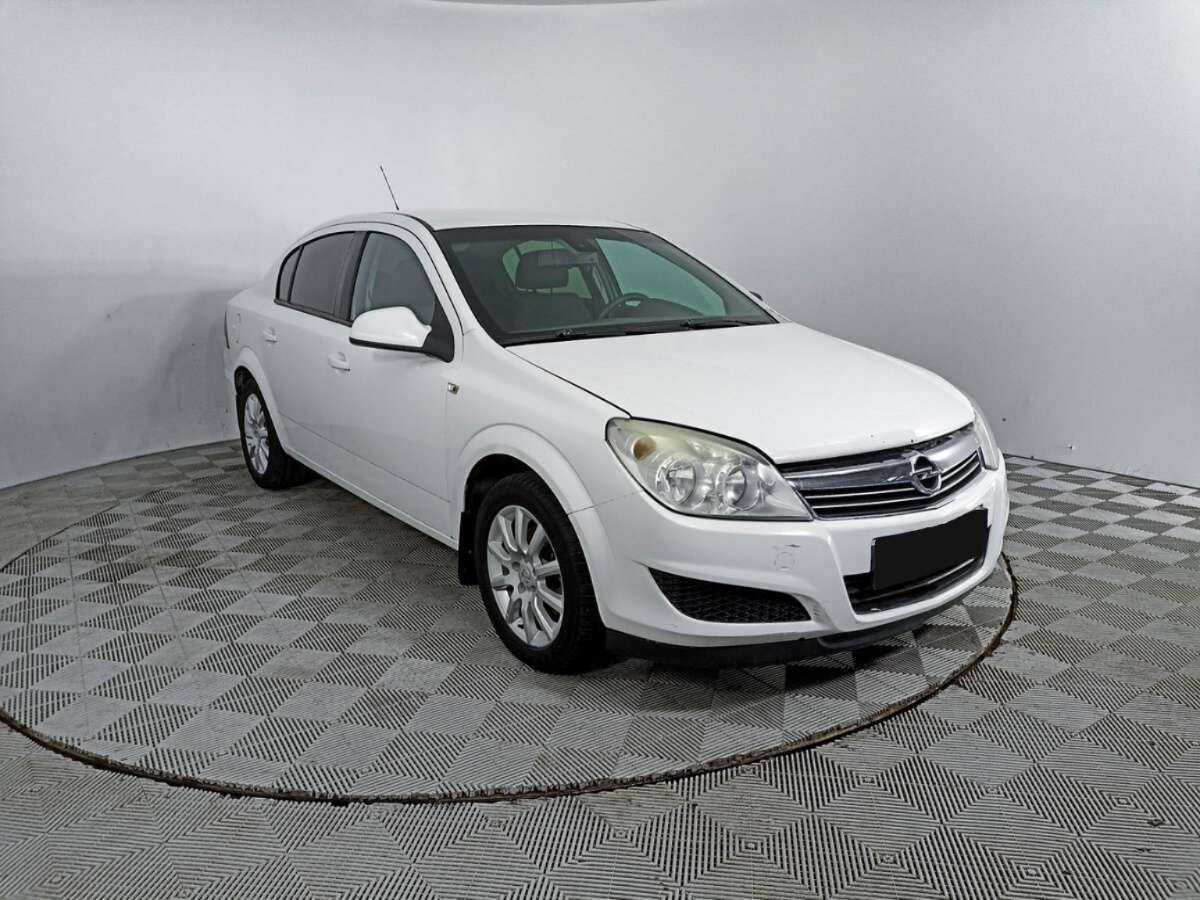 Opel Astra с пробегом — 2013 год. Фото: #2