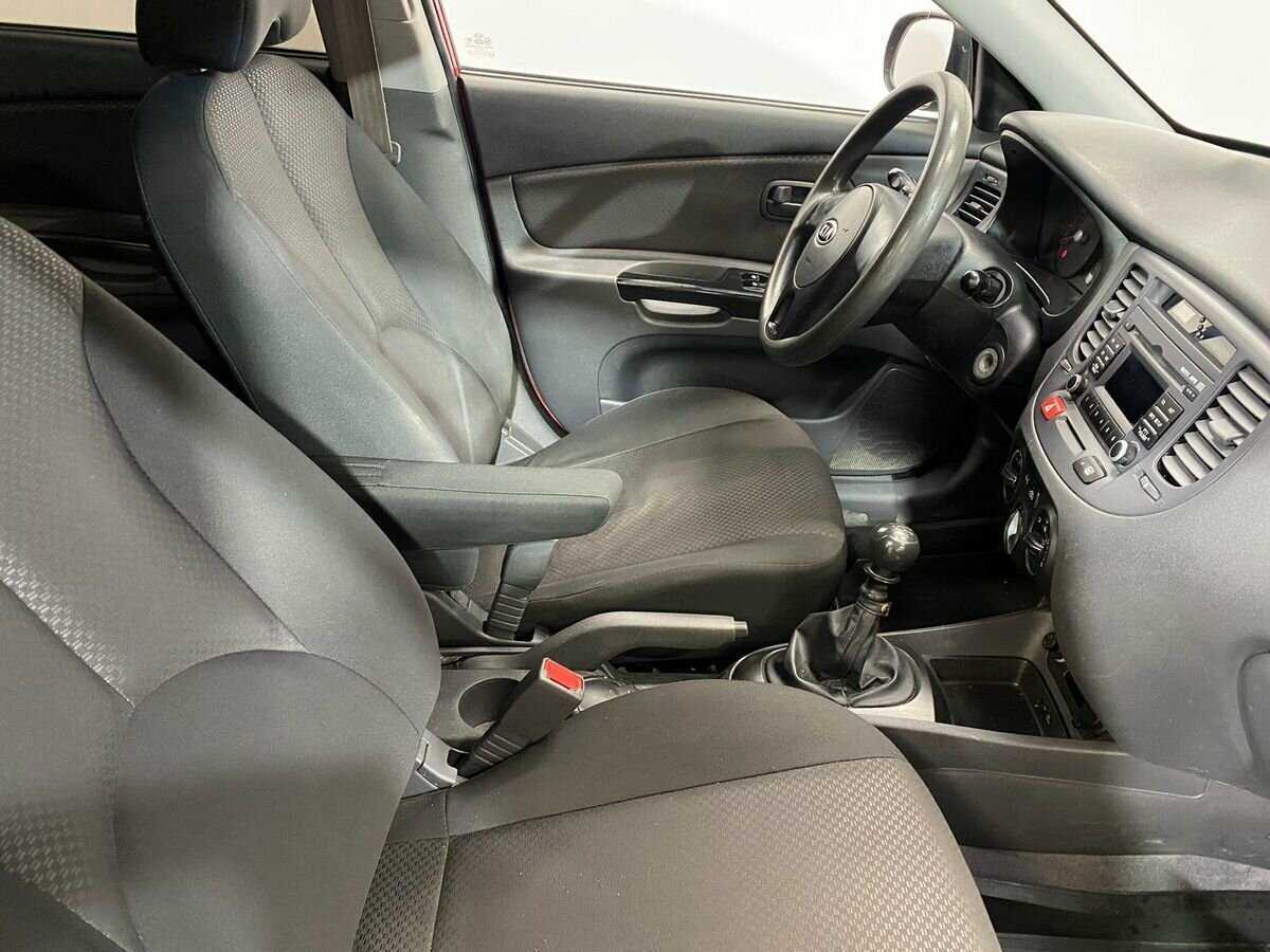 Kia Rio с пробегом — 2010 год. Фото: #9