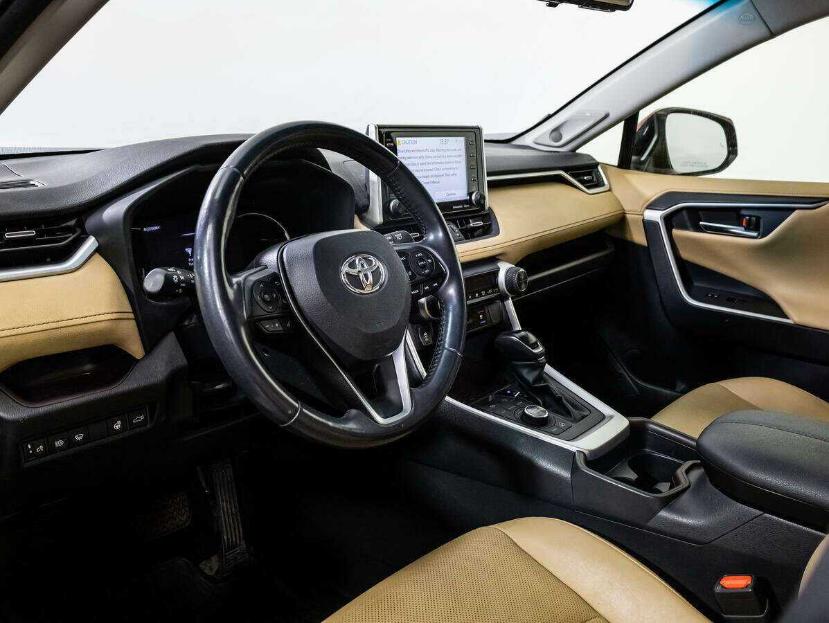 Toyota RAV4 с пробегом — 2019 год. Фото: #10