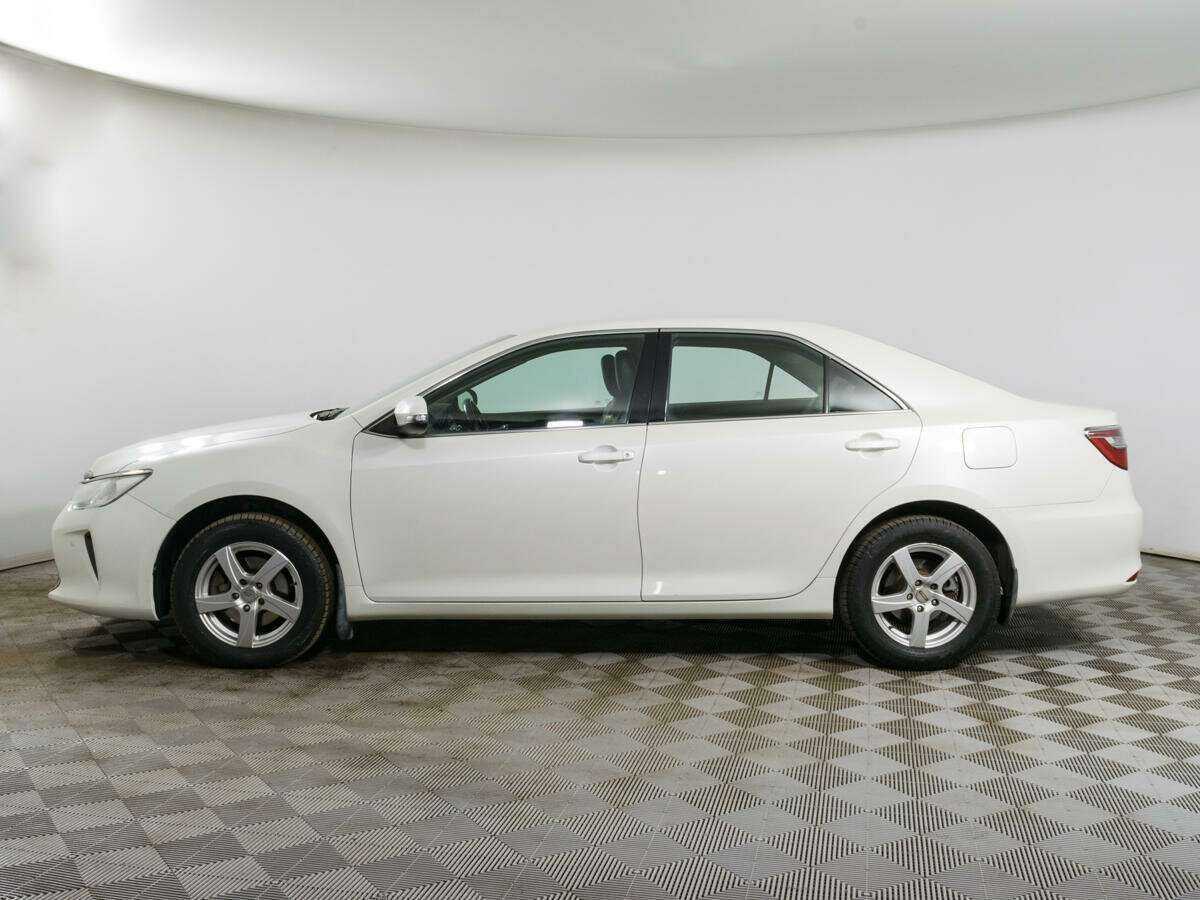 Toyota Camry с пробегом — 2016 год. Фото: #7
