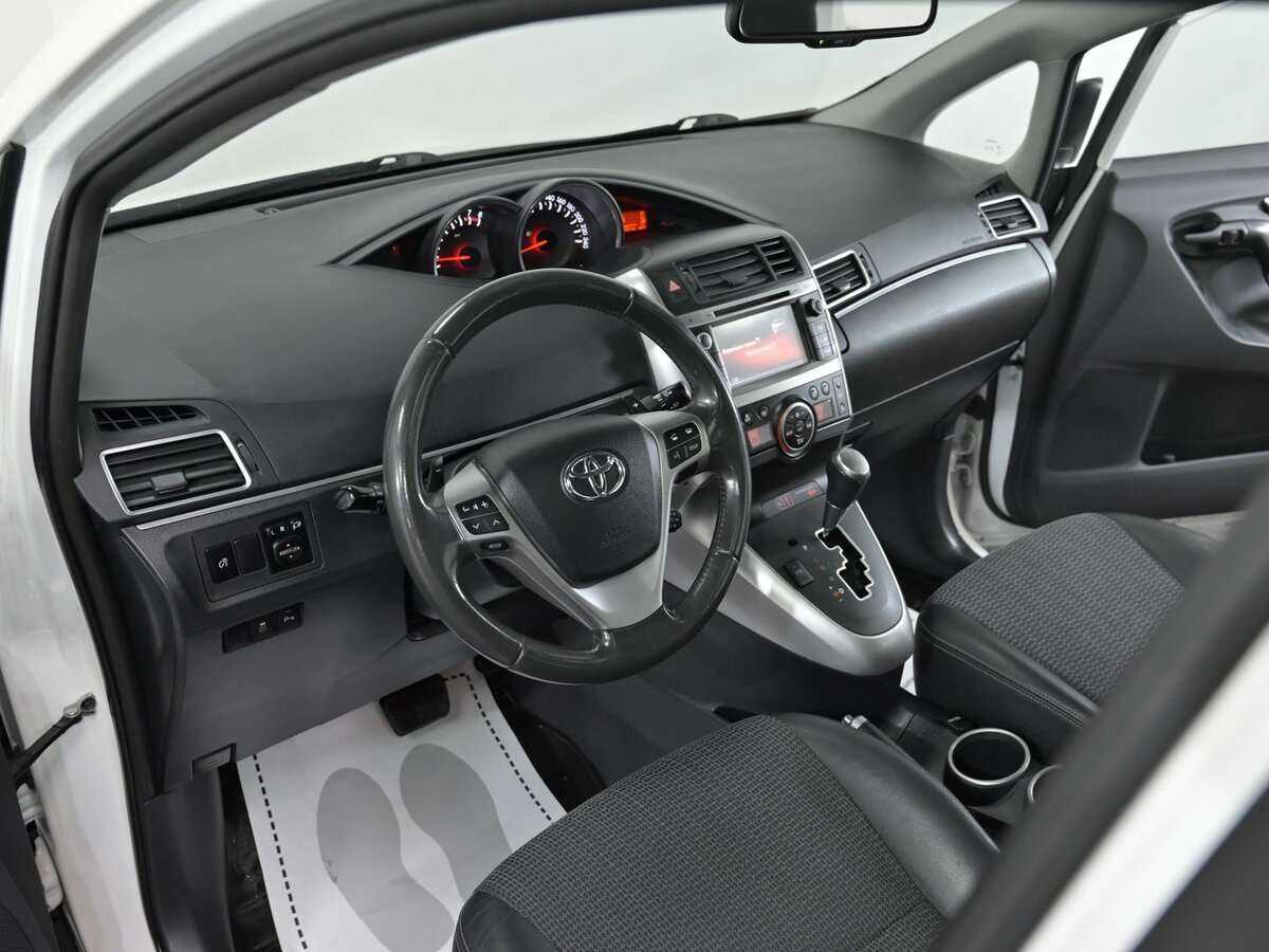 Toyota Verso с пробегом — 2015 год. Фото: #7