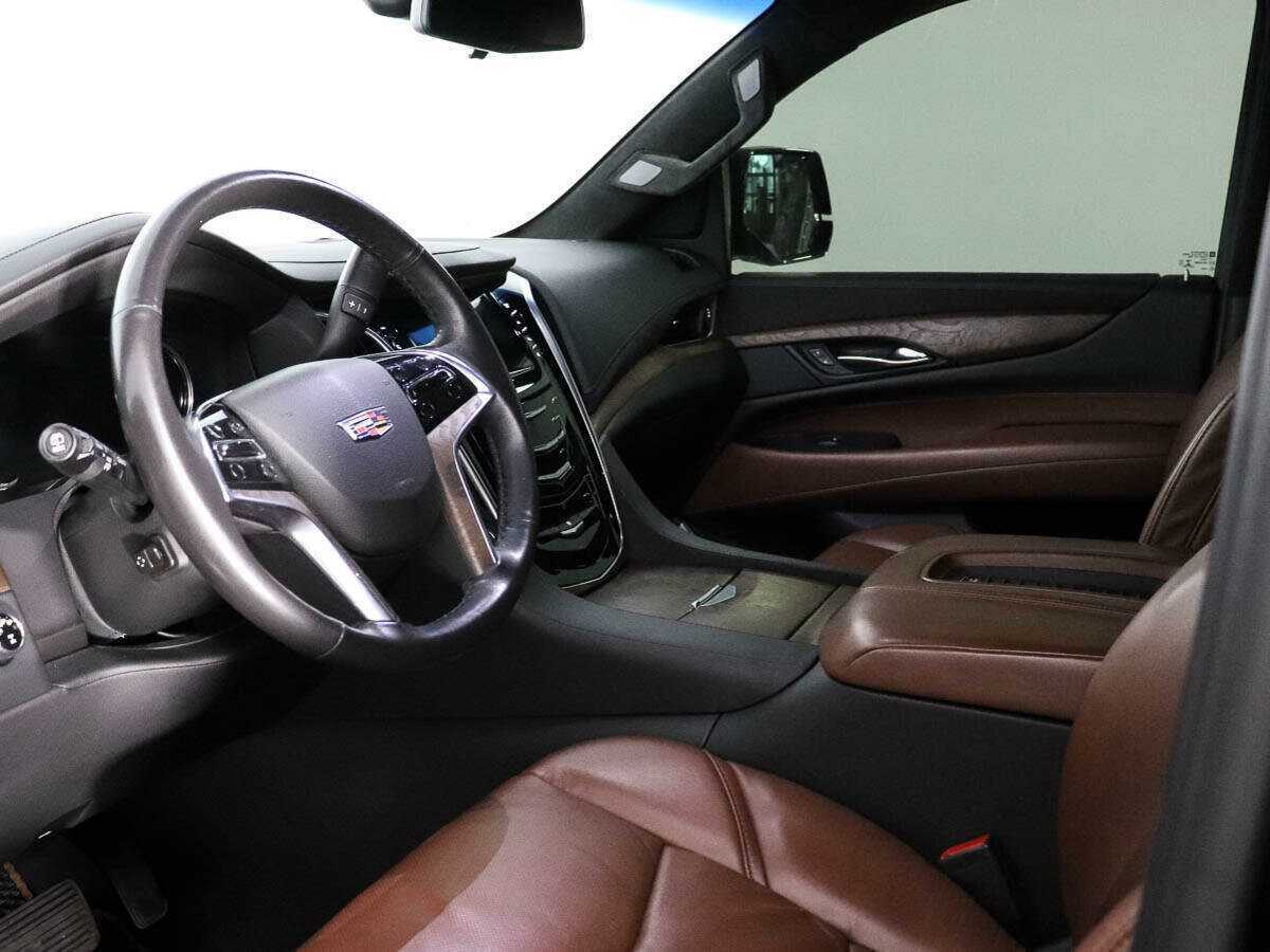 Cadillac Escalade с пробегом — 2019 год. Фото: #10