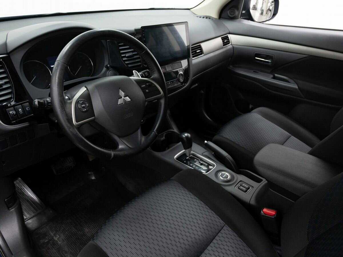 Mitsubishi Outlander с пробегом — 2014 год. Фото: #6