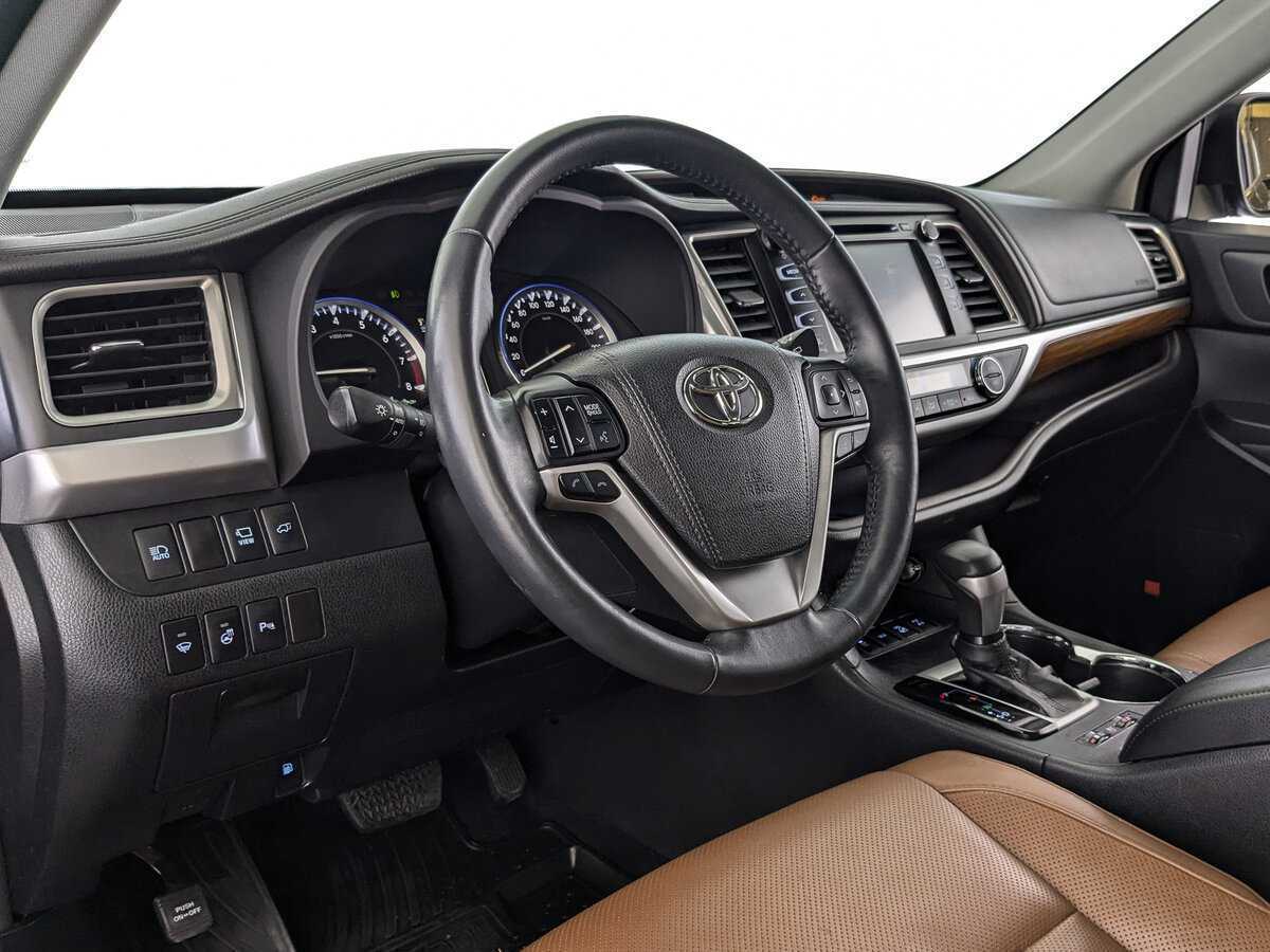 Toyota Highlander с пробегом — 2017 год. Фото: #10