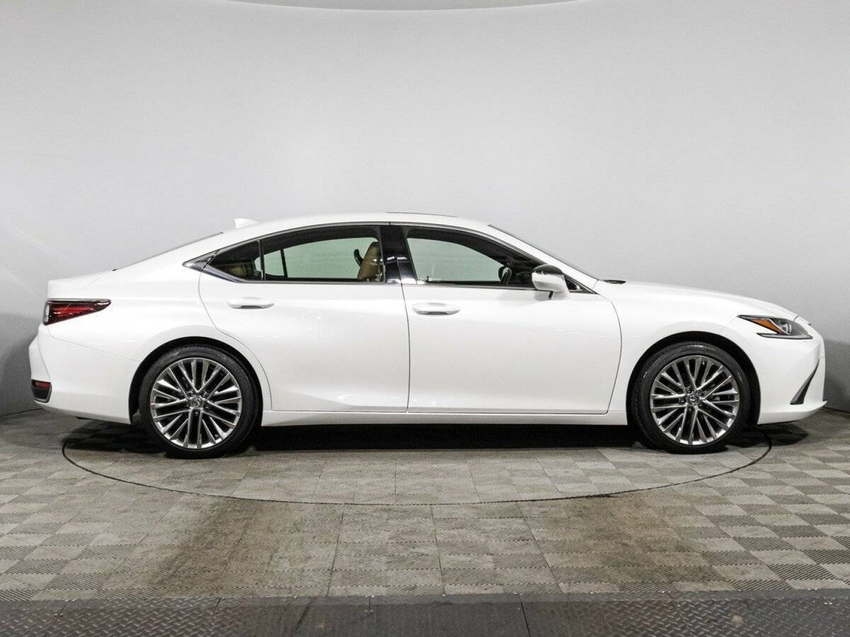 Lexus ES с пробегом — 2019 год. Фото: #3