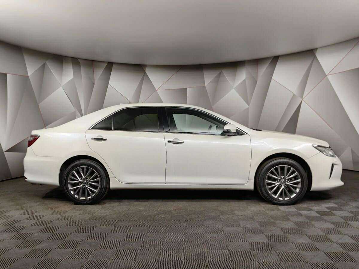 Toyota Camry с пробегом — 2017 год. Фото: #5