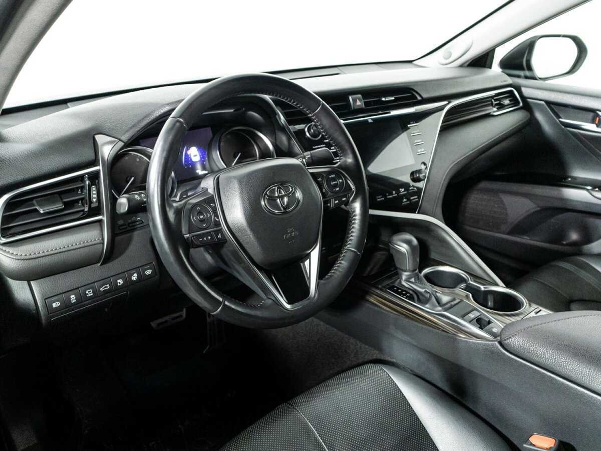 Toyota Camry с пробегом — 2019 год. Фото: #10