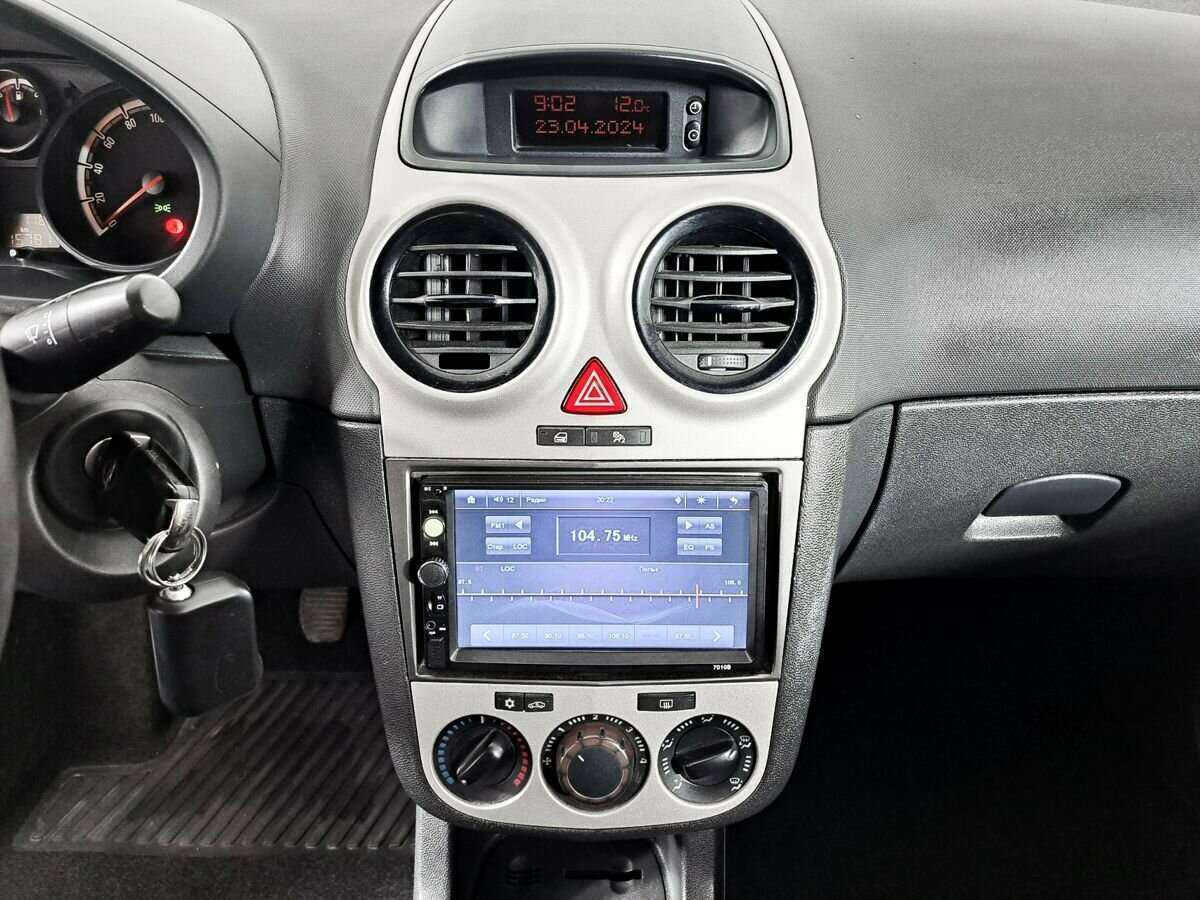 Opel Corsa с пробегом — 2006 год. Фото: #10