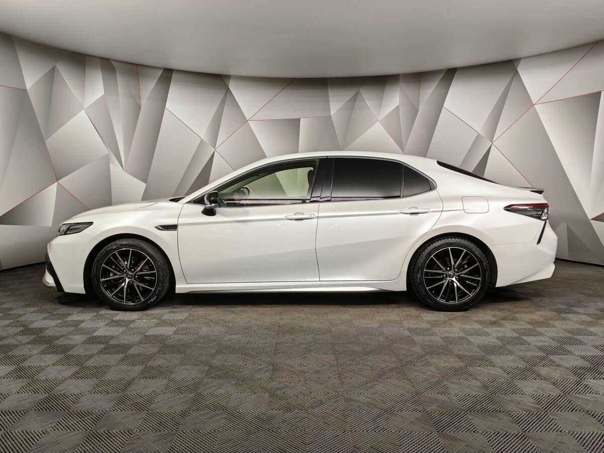 Toyota Camry с пробегом — 2022 год. Фото: #4