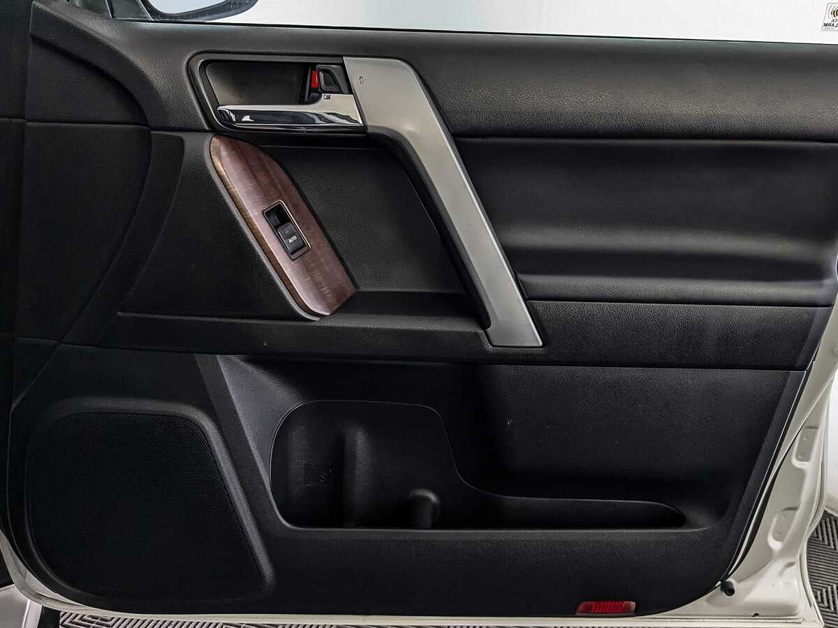 Toyota Land Cruiser Prado с пробегом — 2017 год. Фото: #24