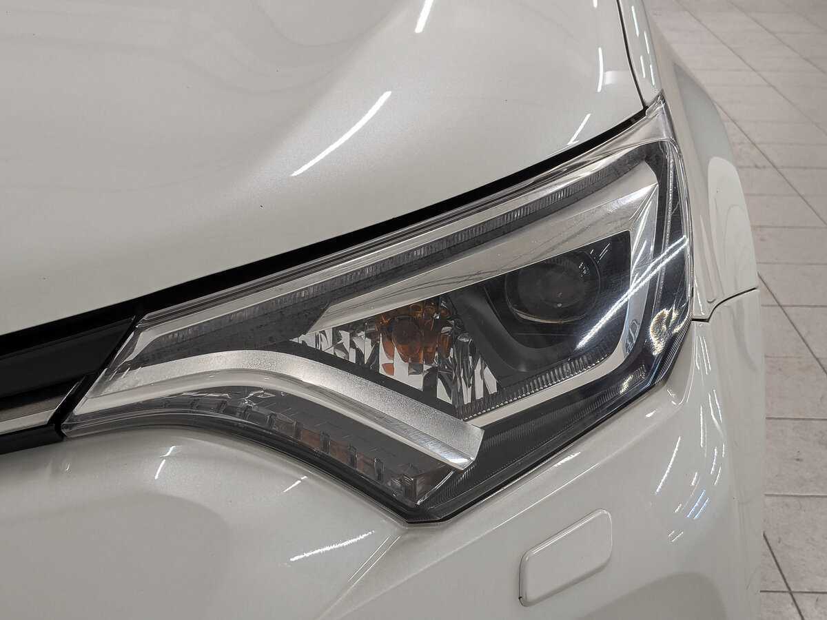 Toyota RAV4 с пробегом — 2017 год. Фото: #10