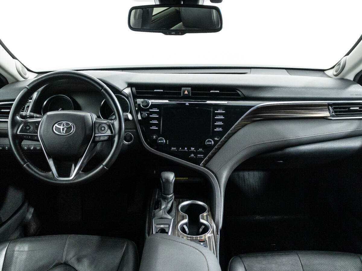 Toyota Camry с пробегом — 2018 год. Фото: #12