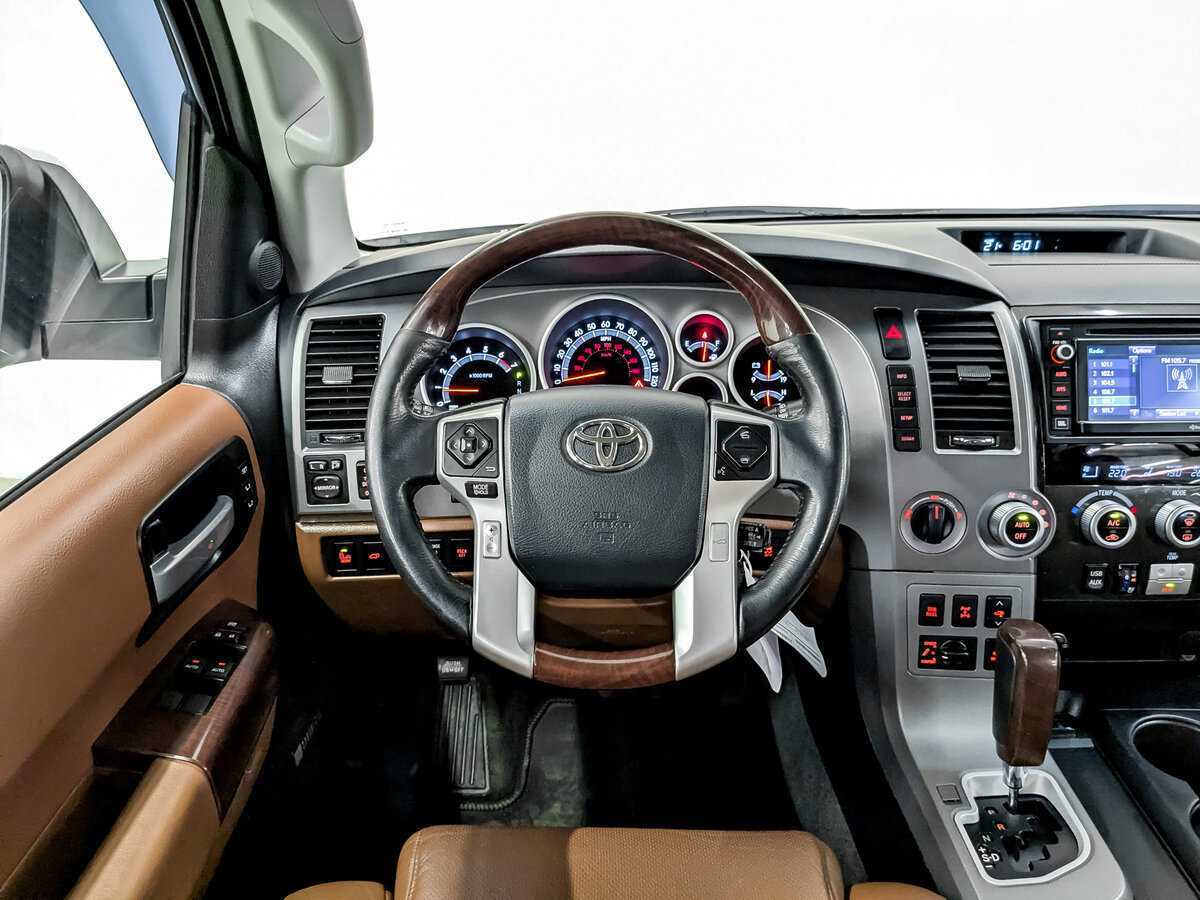 Toyota Sequoia с пробегом — 2013 год. Фото: #21