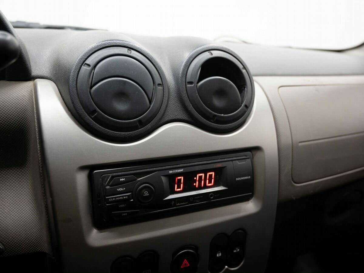 Renault Logan с пробегом — 2010 год. Фото: #15