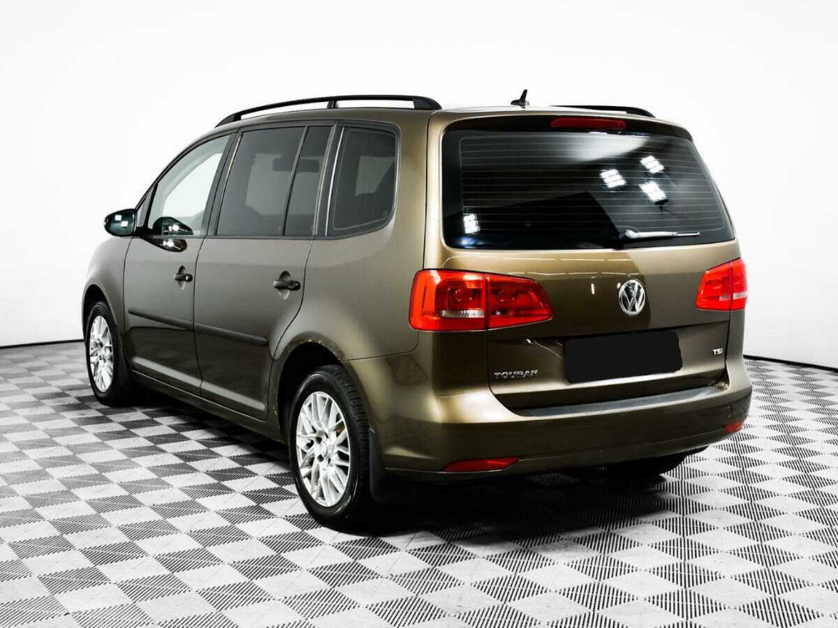 Volkswagen Touran с пробегом — 2013 год. Фото: #6