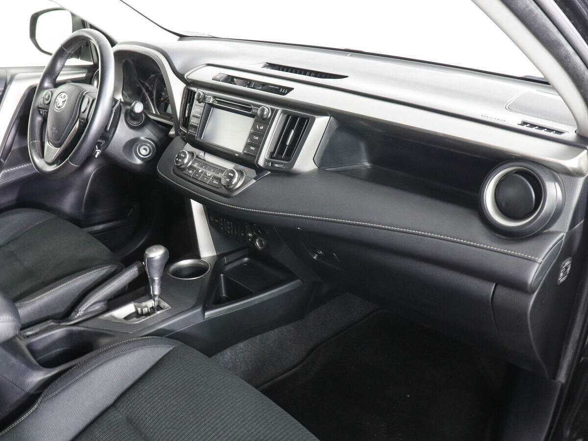 Toyota RAV4 с пробегом — 2014 год. Фото: #9