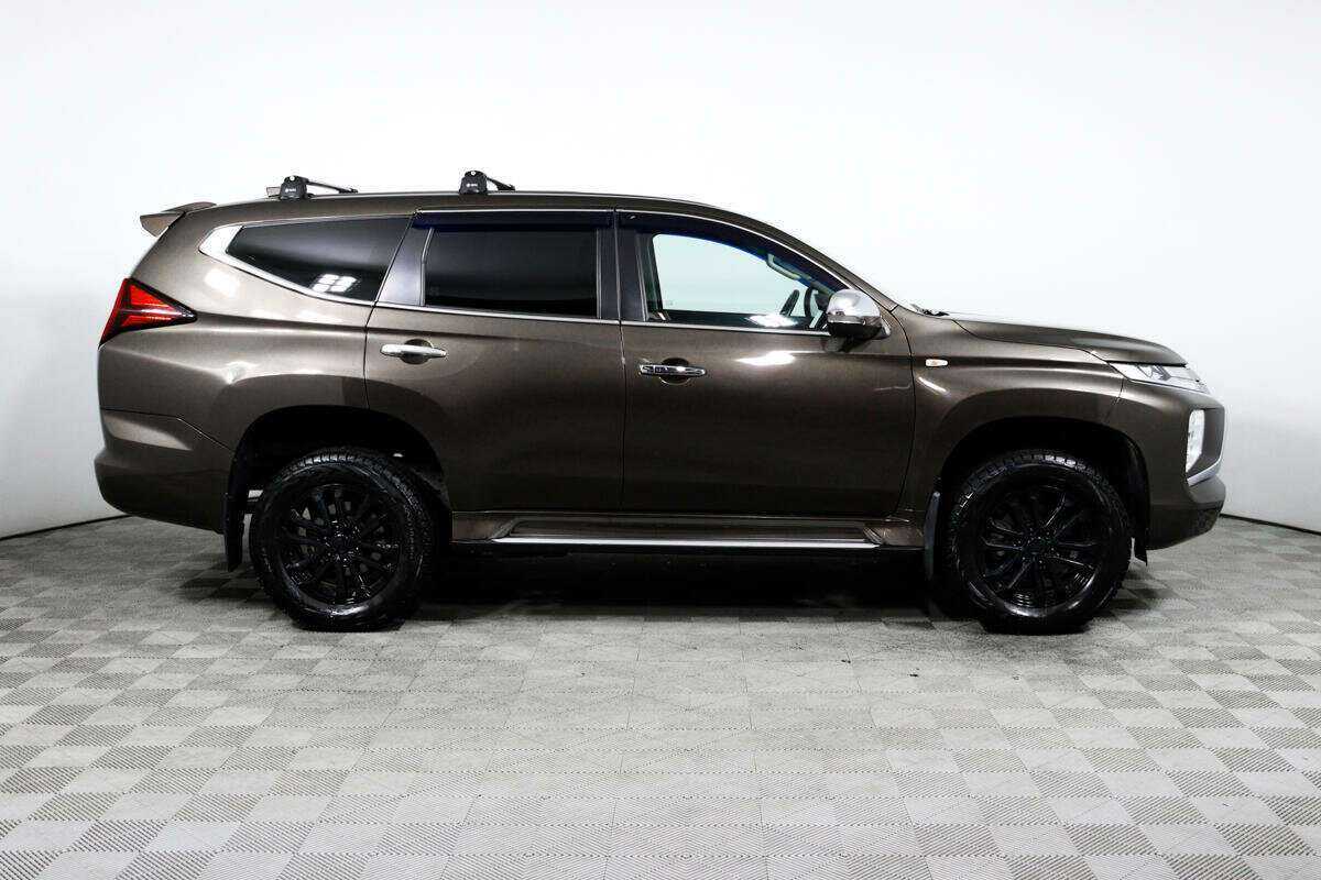 Mitsubishi Montero Sport с пробегом — 2022 год. Фото: #3
