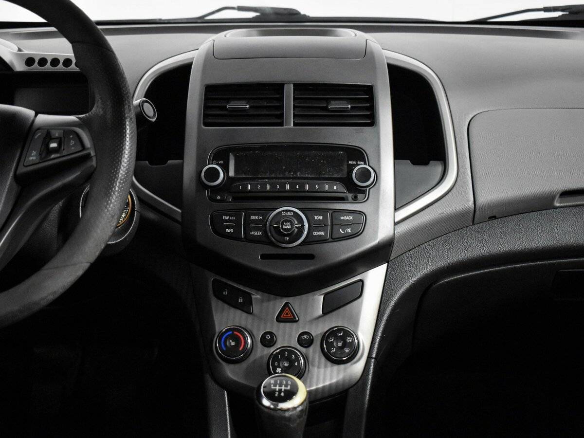 Chevrolet Aveo с пробегом — 2012 год. Фото: #12