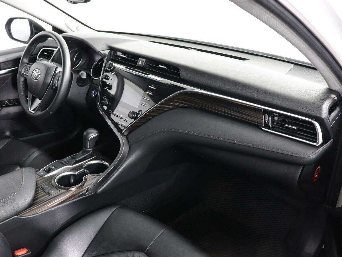 Toyota Camry с пробегом — 2019 год. Фото: #8