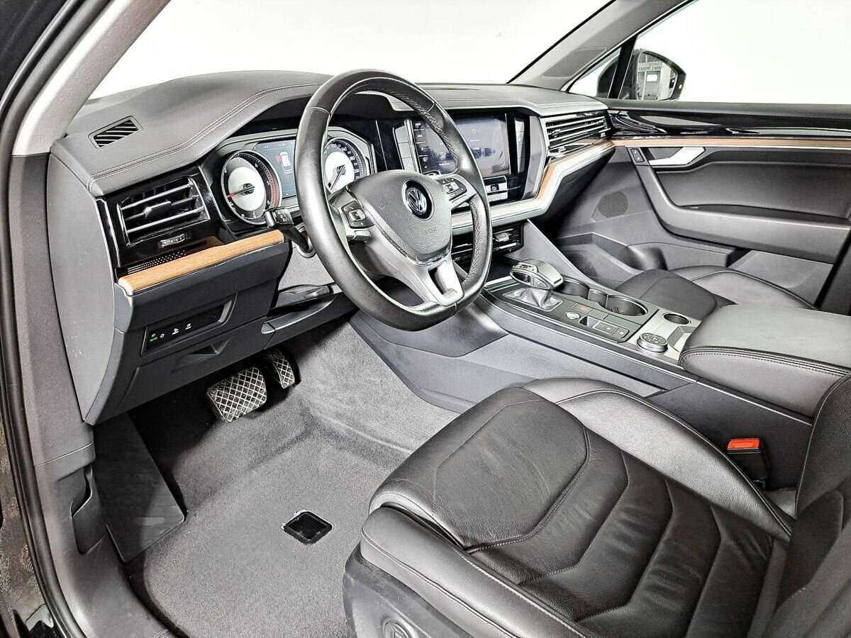 Volkswagen Touareg с пробегом — 2018 год. Фото: #13