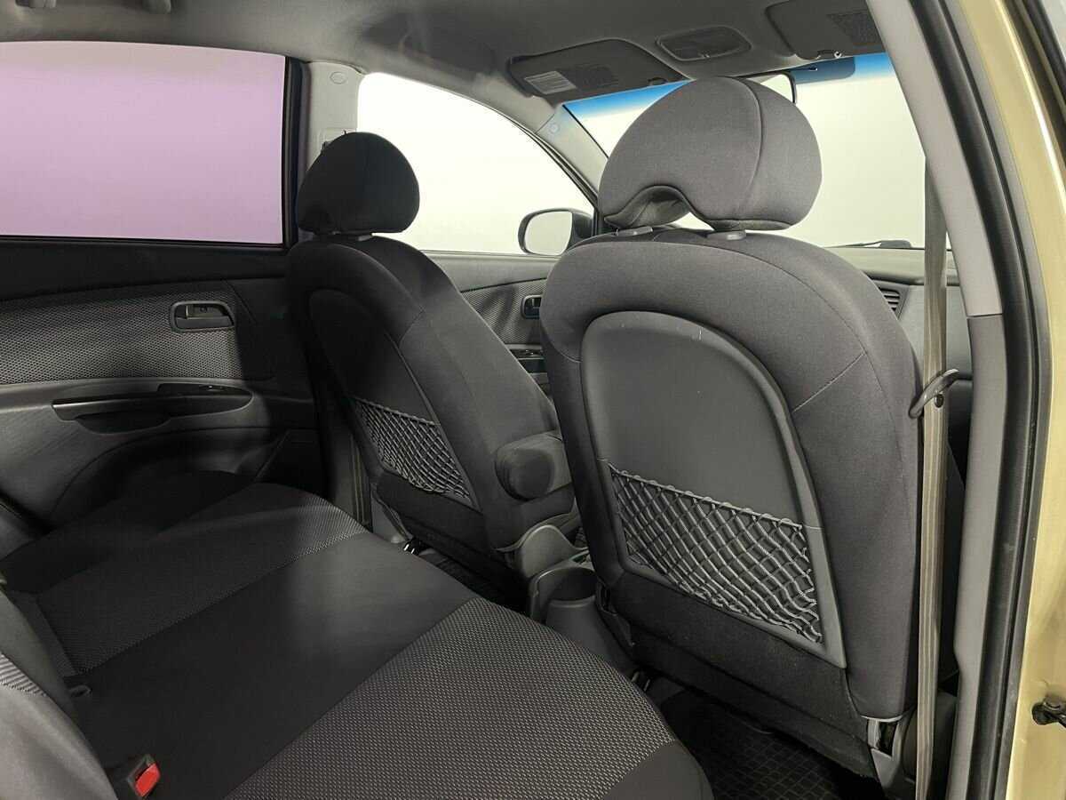 Kia Rio с пробегом — 2010 год. Фото: #15