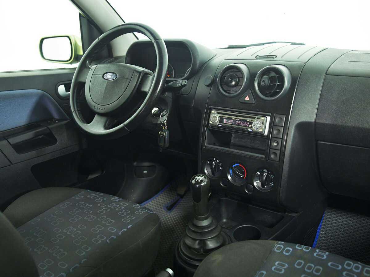 Ford Fusion с пробегом — 2005 год. Фото: #14
