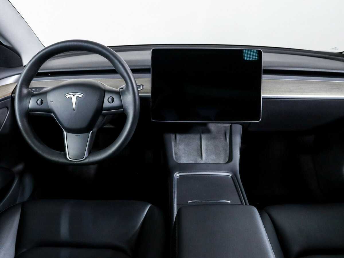 Tesla Model 3 с пробегом — 2022 год. Фото: #8