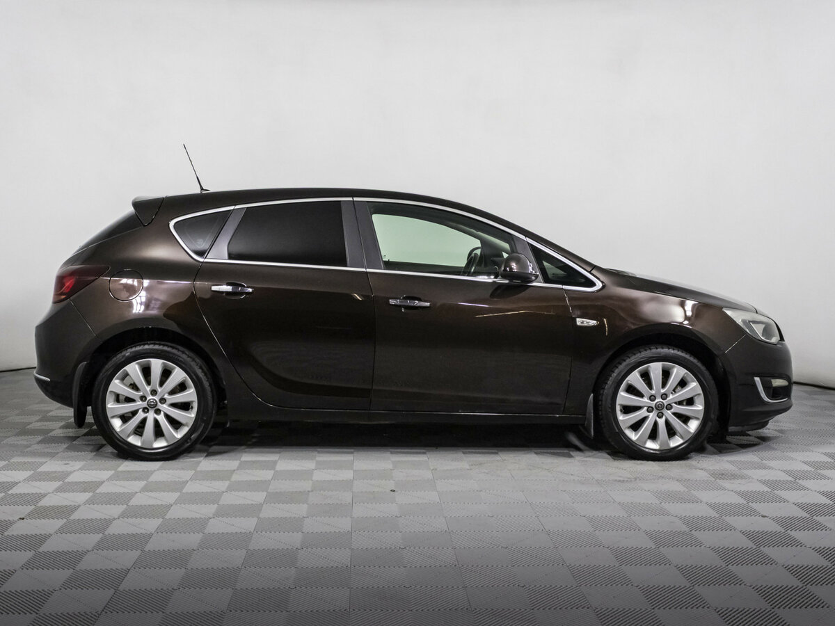 Opel Astra с пробегом — 2013 год. Фото: #3