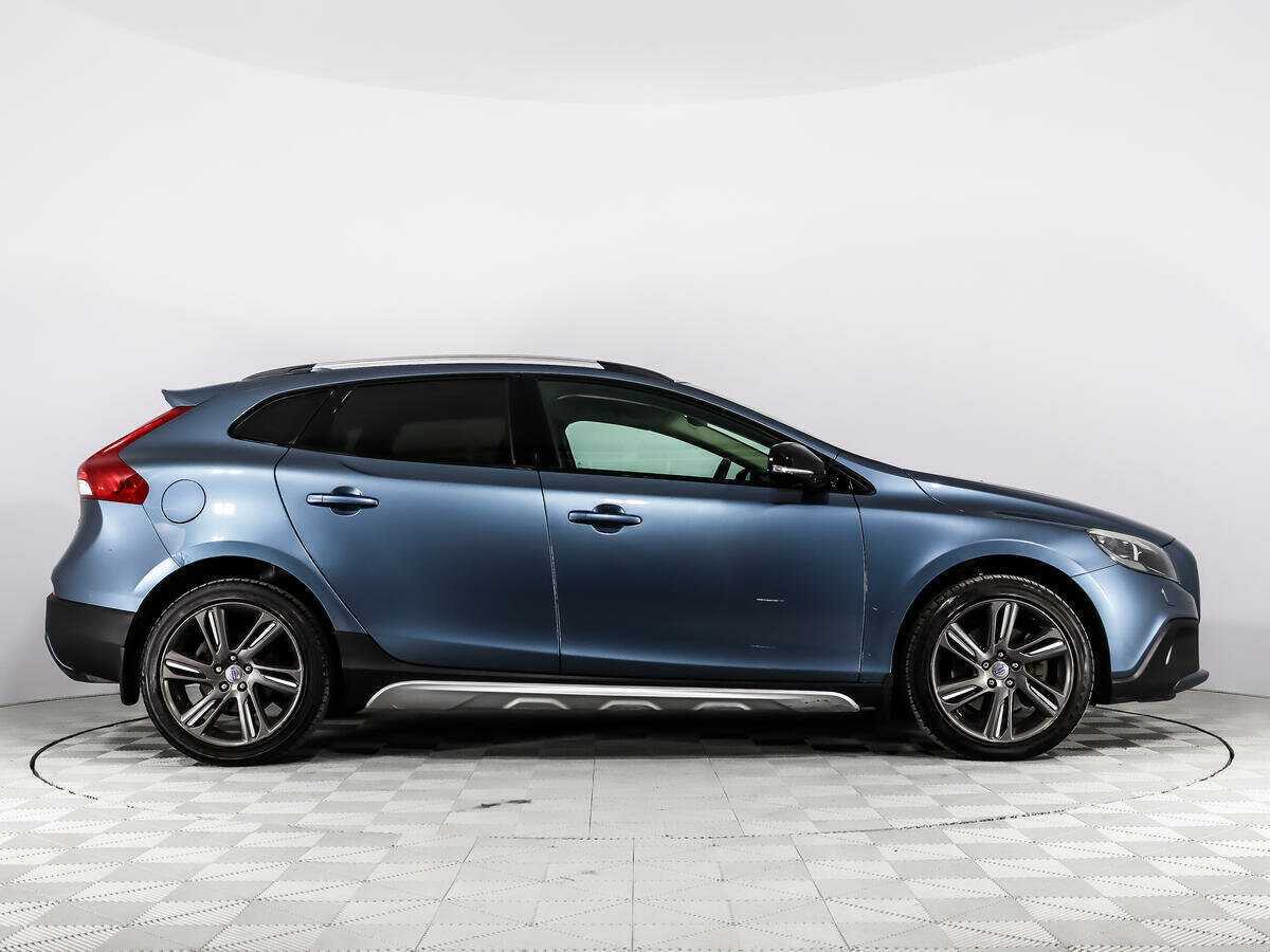 Volvo V40 Cross Country с пробегом — 2013 год. Фото: #2