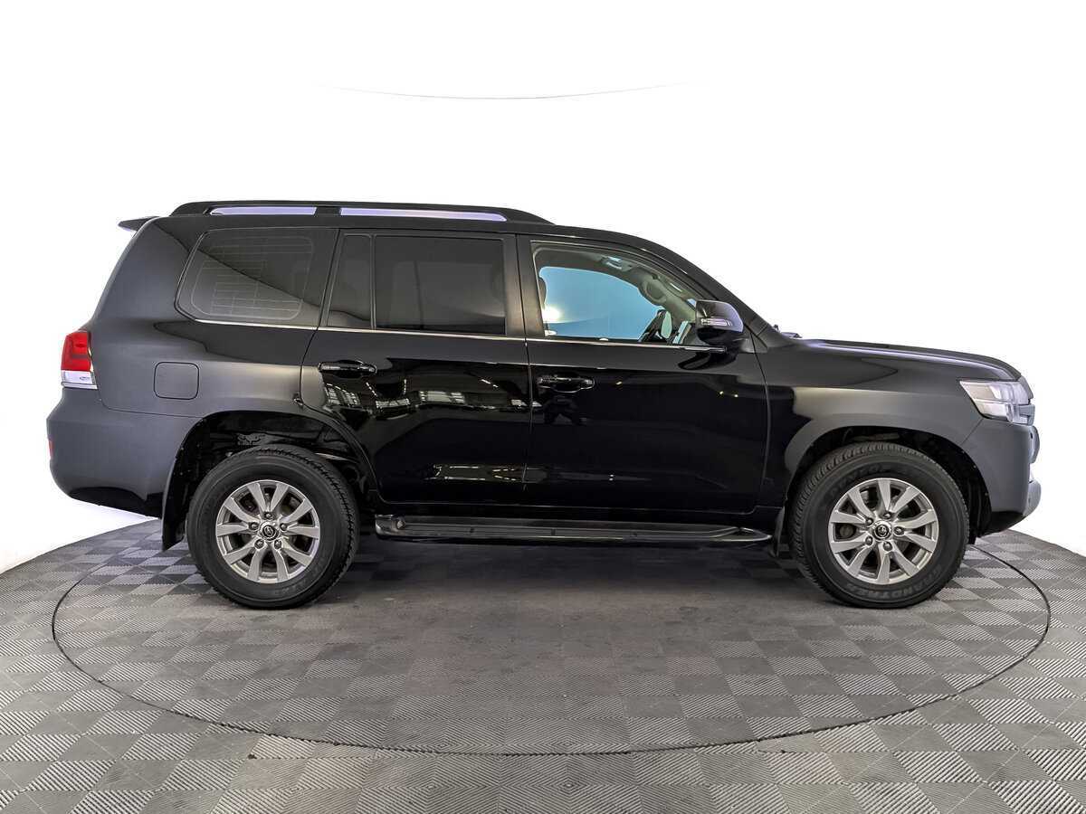 Toyota Land Cruiser с пробегом — 2017 год. Фото: #3