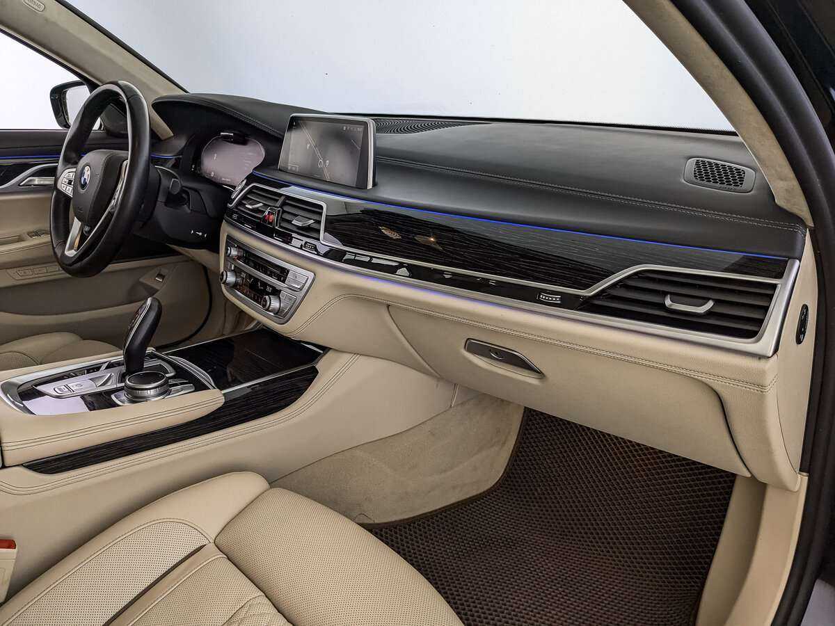 BMW 7 серии с пробегом — 2021 год. Фото: #8