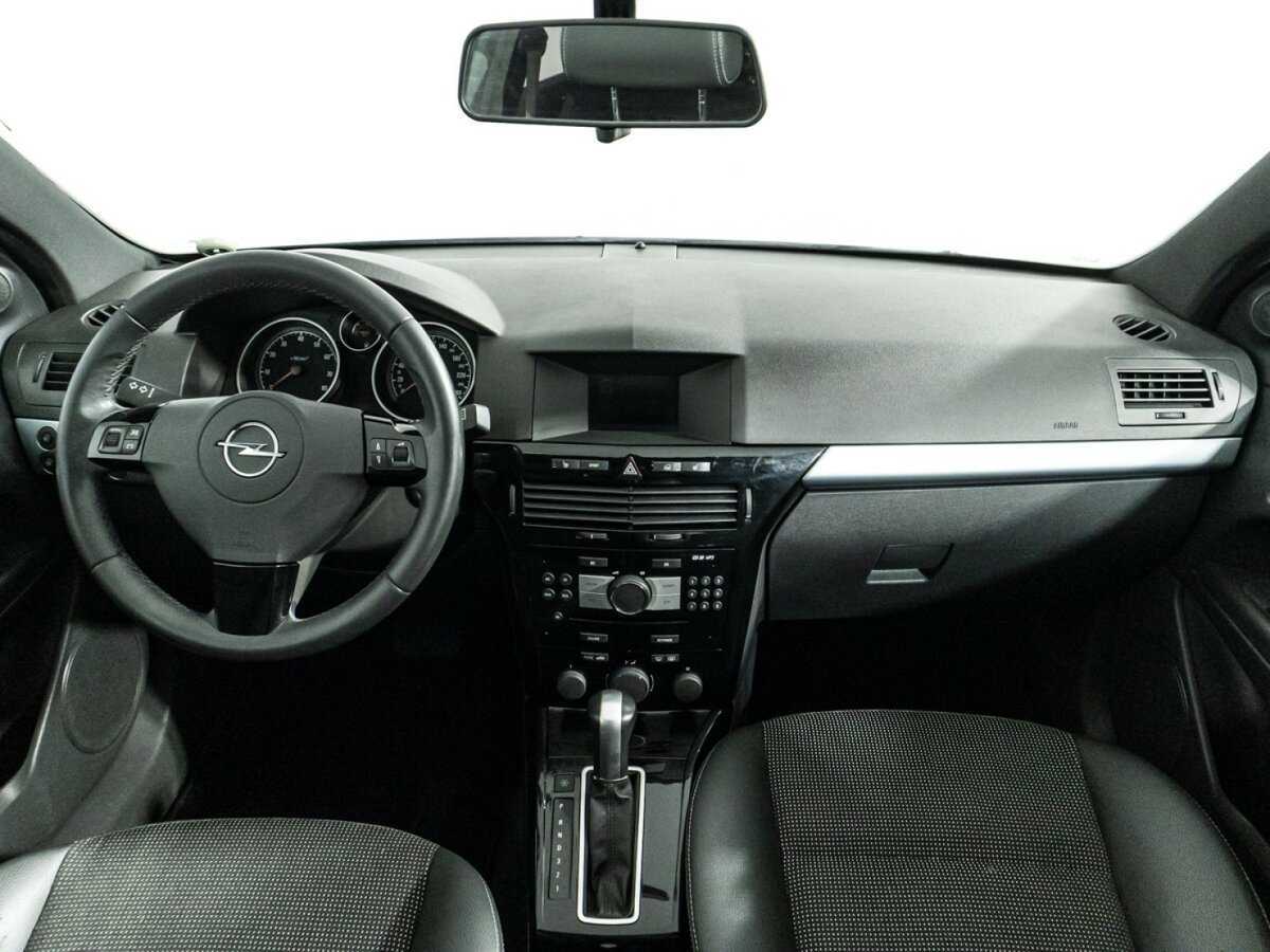 Opel Astra с пробегом — 2010 год. Фото: #12