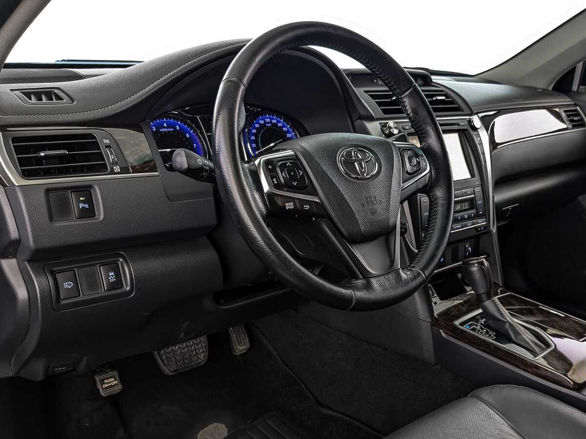 Toyota Camry с пробегом — 2016 год. Фото: #10
