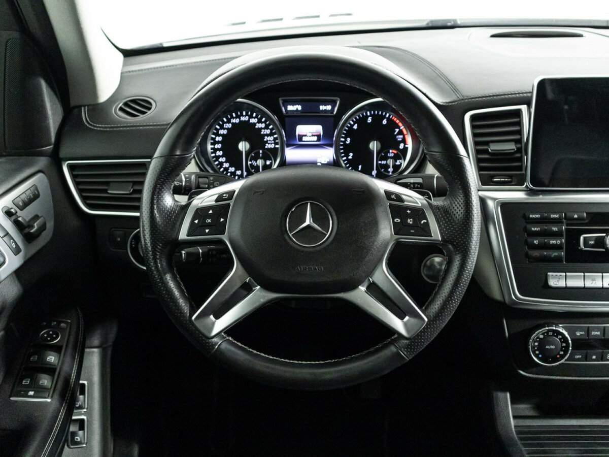 Mercedes-Benz GL-Класс с пробегом — 2014 год. Фото: #23