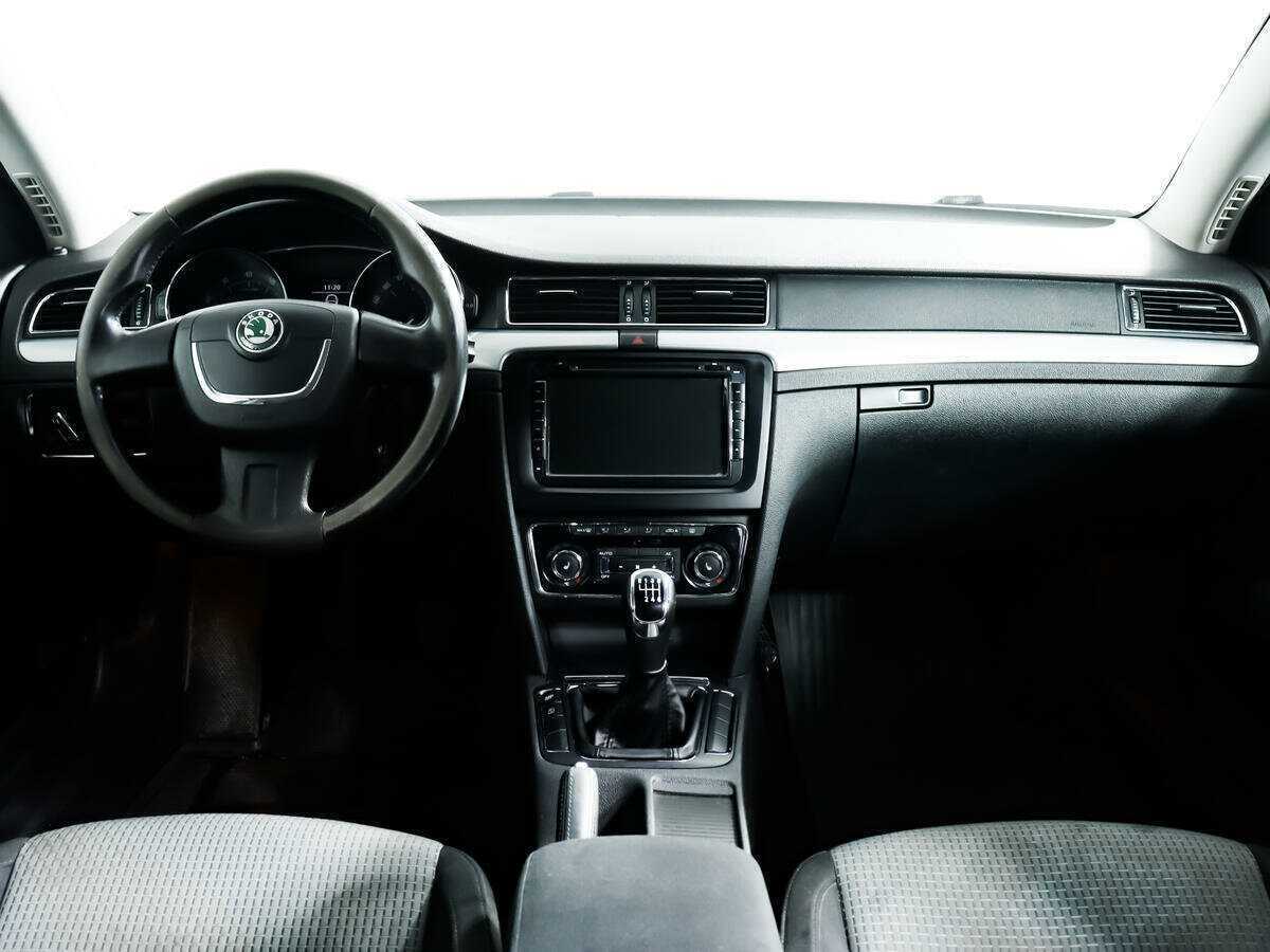 Skoda Superb с пробегом — 2008 год. Фото: #10
