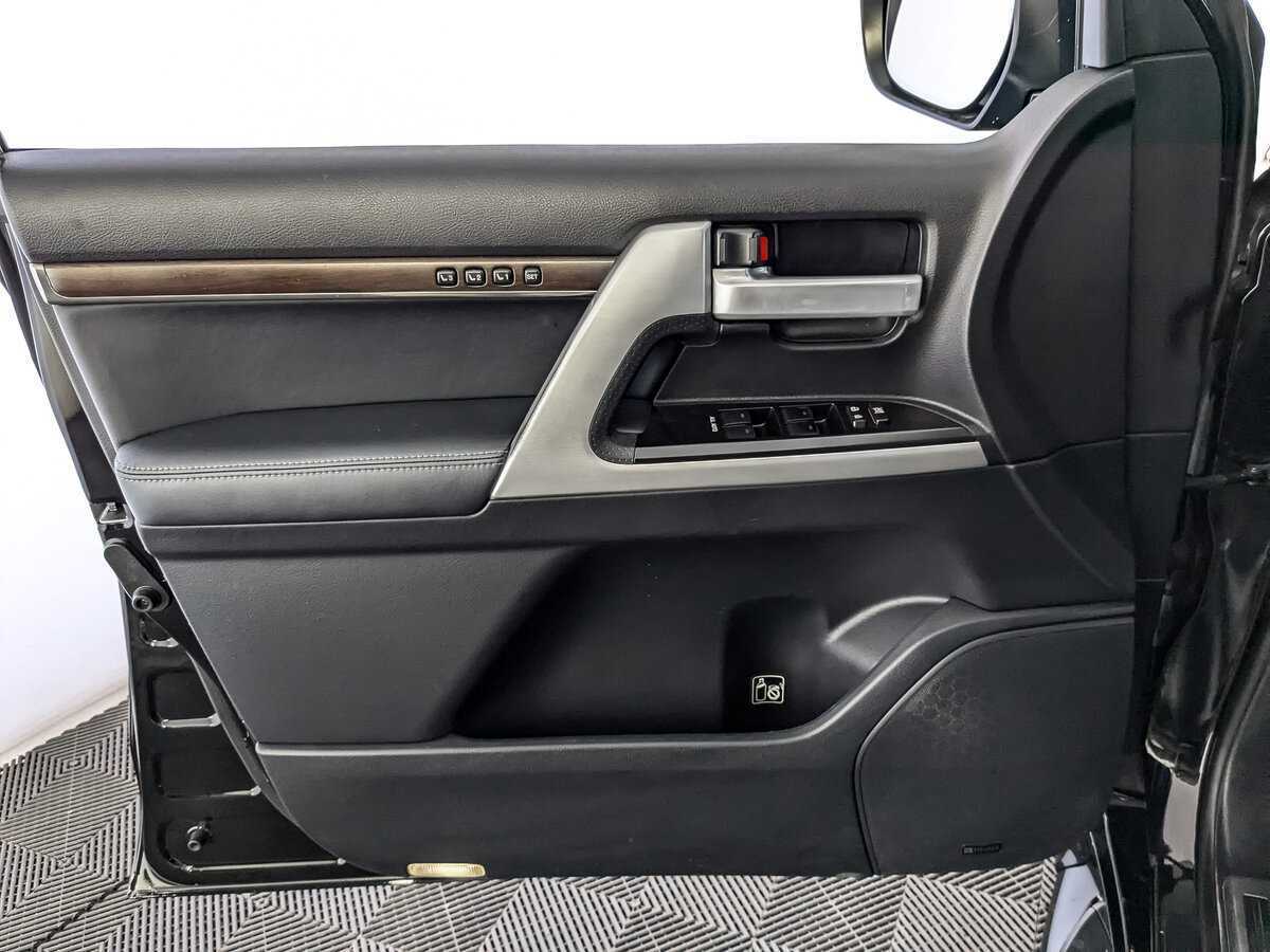 Toyota Land Cruiser с пробегом — 2018 год. Фото: #18