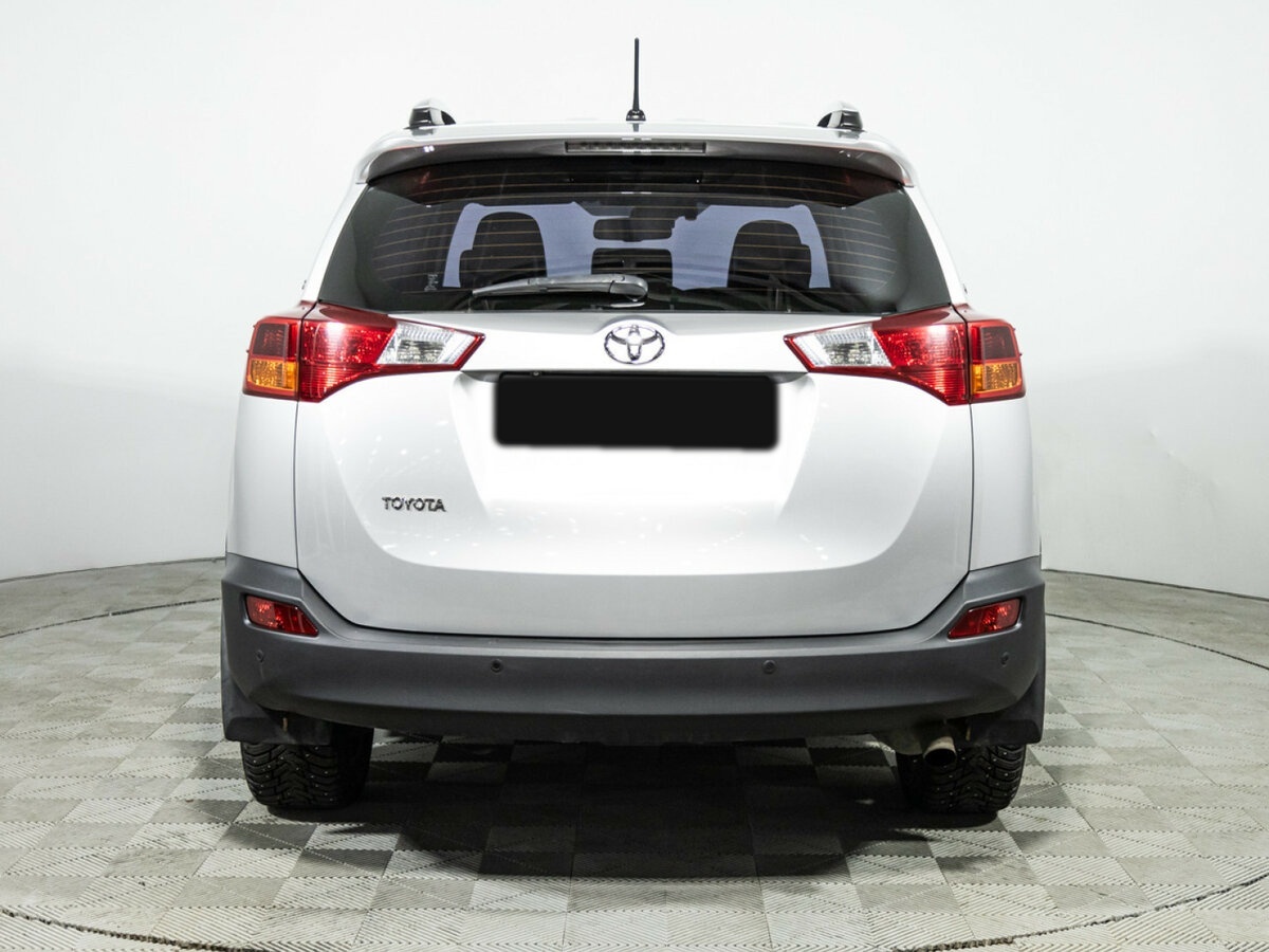 Toyota RAV4 с пробегом — 2014 год. Фото: #5