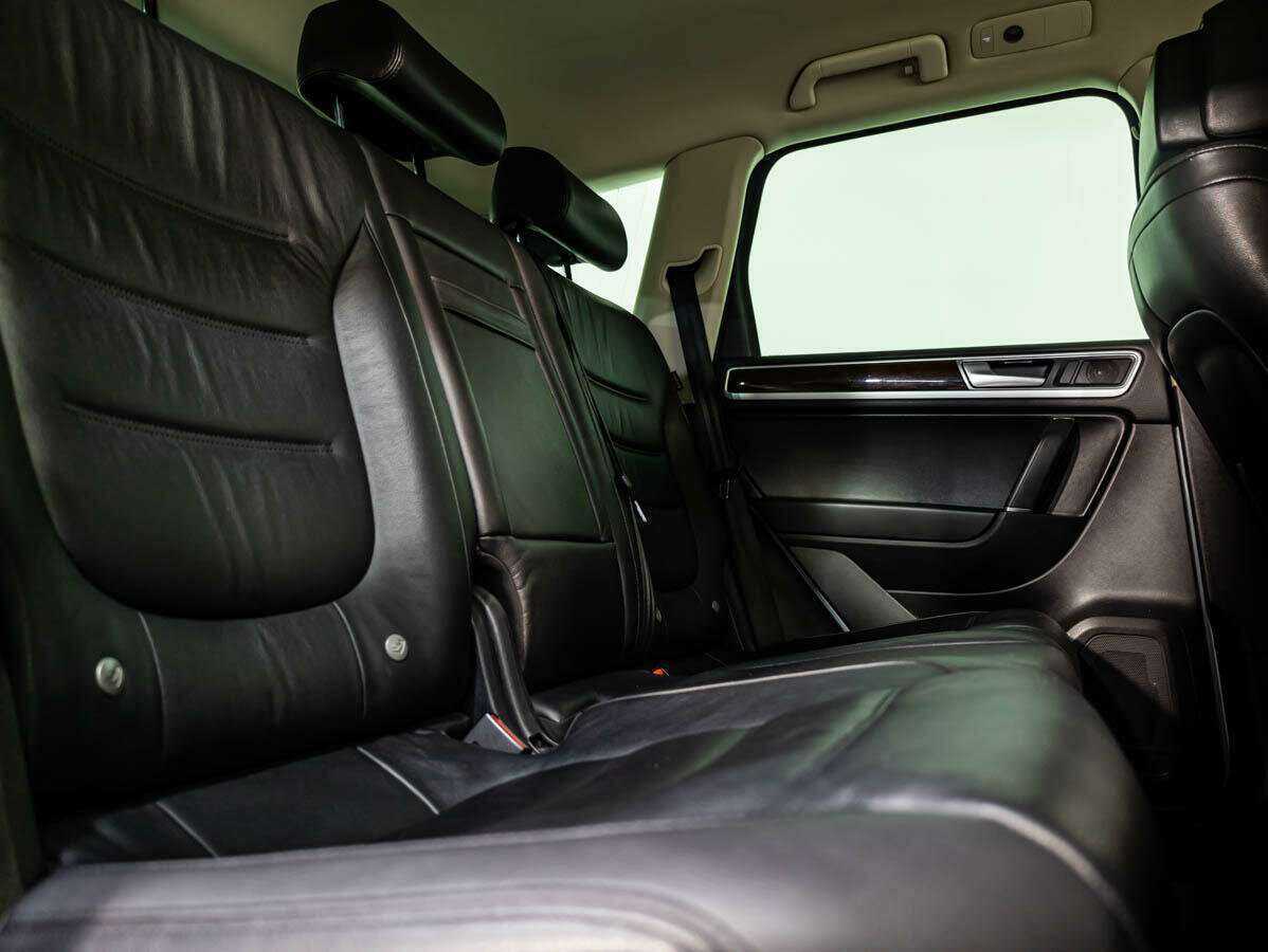 Volkswagen Touareg с пробегом — 2015 год. Фото: #11