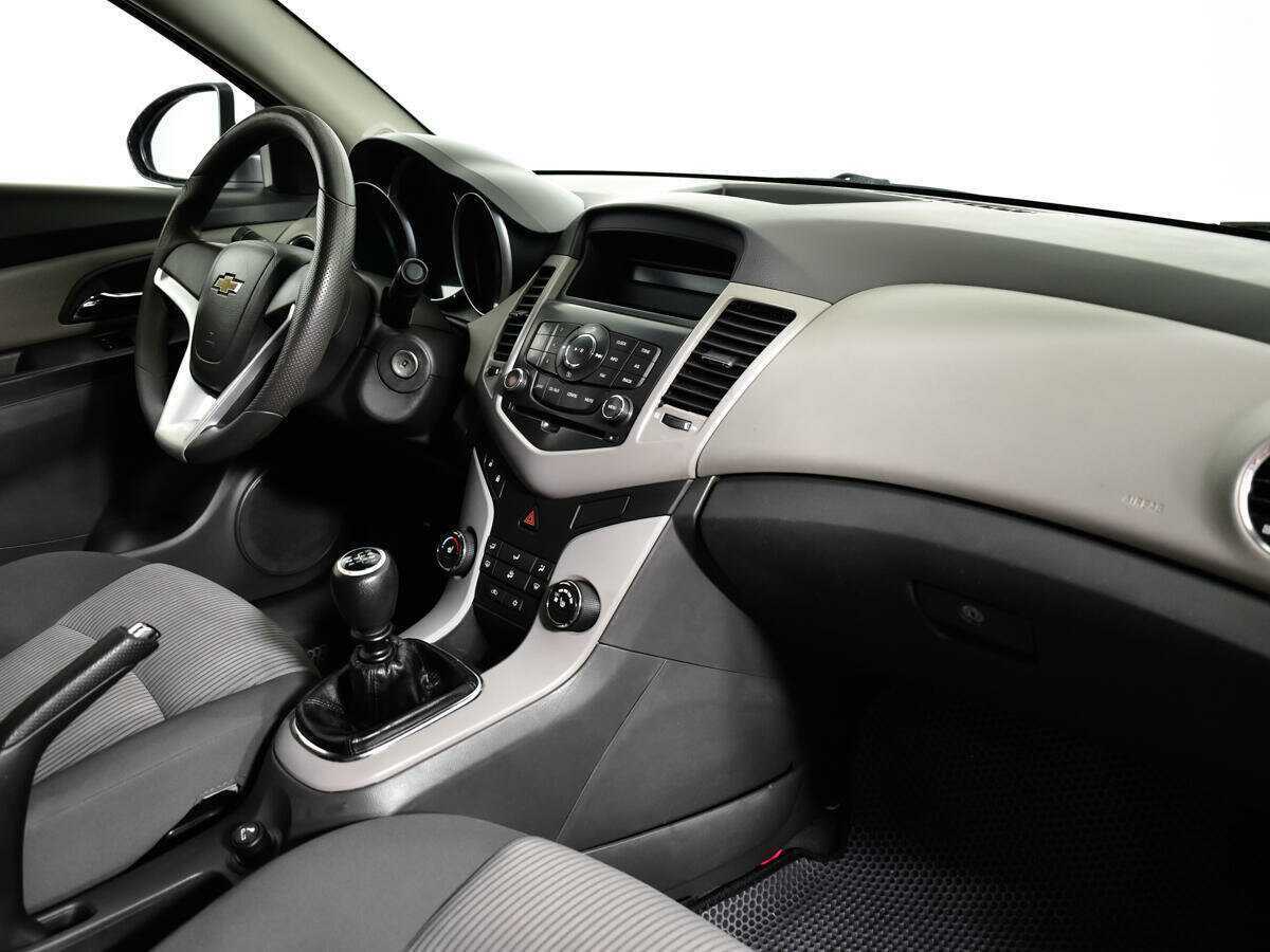 Chevrolet Cruze с пробегом — 2010 год. Фото: #8