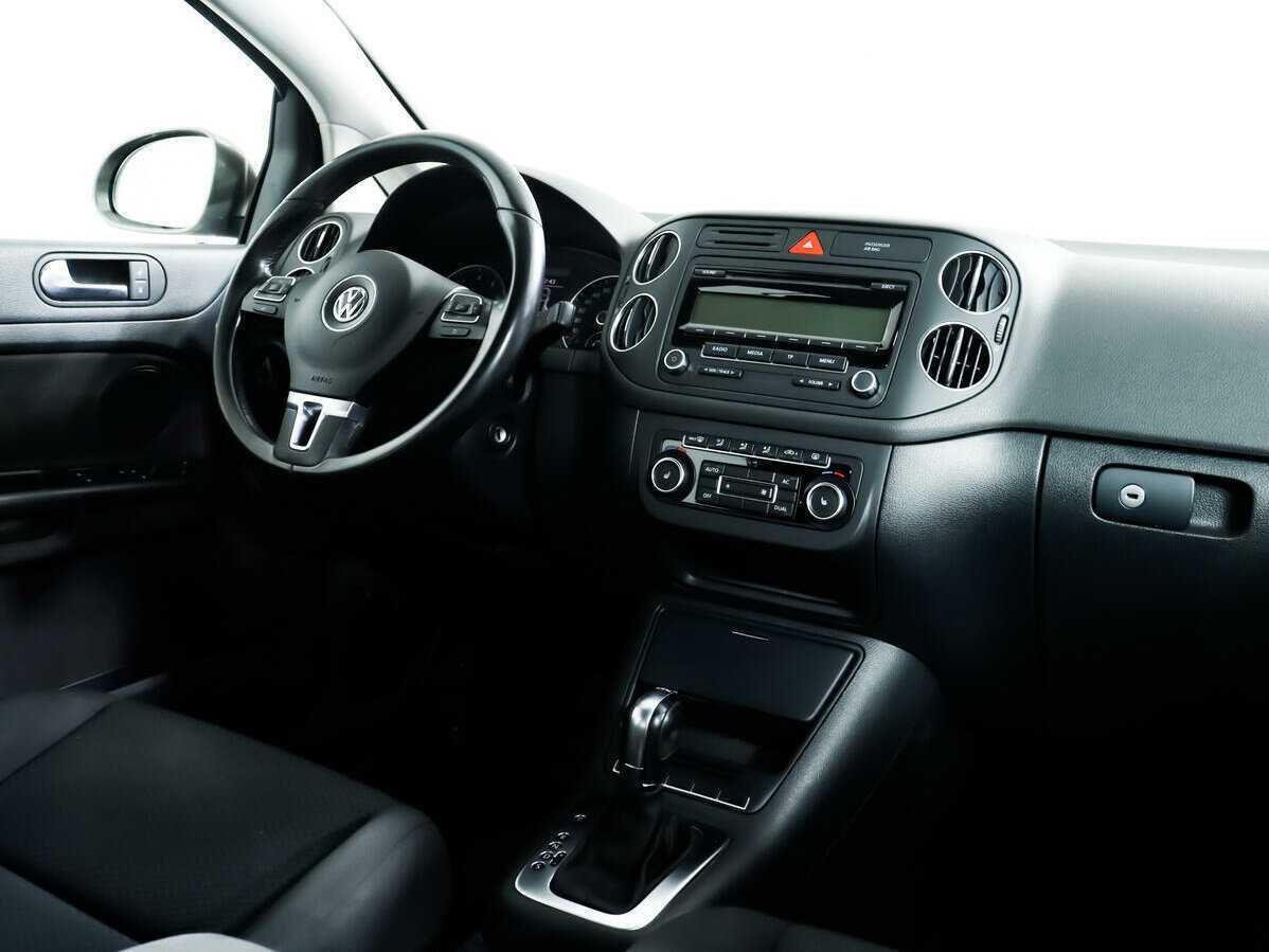 Volkswagen Golf Plus с пробегом — 2010 год. Фото: #7