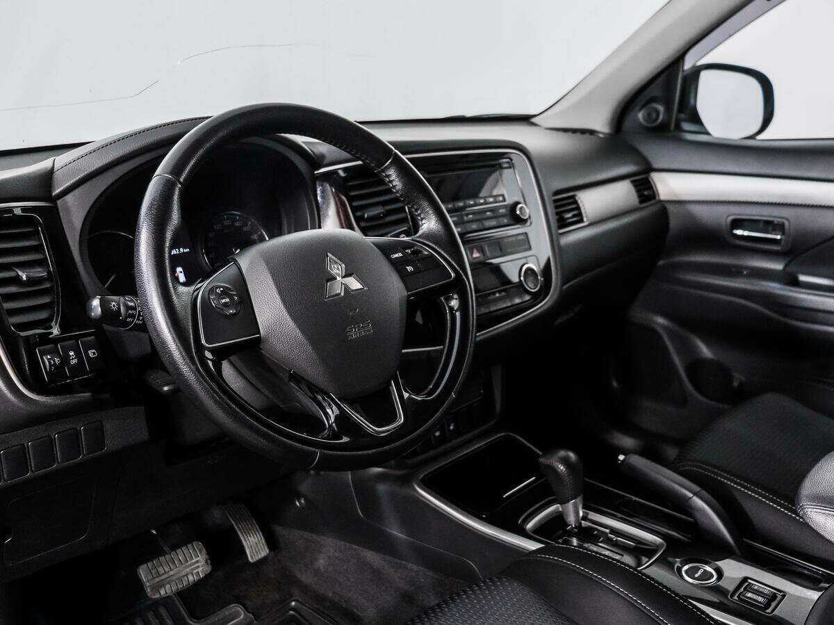Mitsubishi Outlander с пробегом — 2018 год. Фото: #7