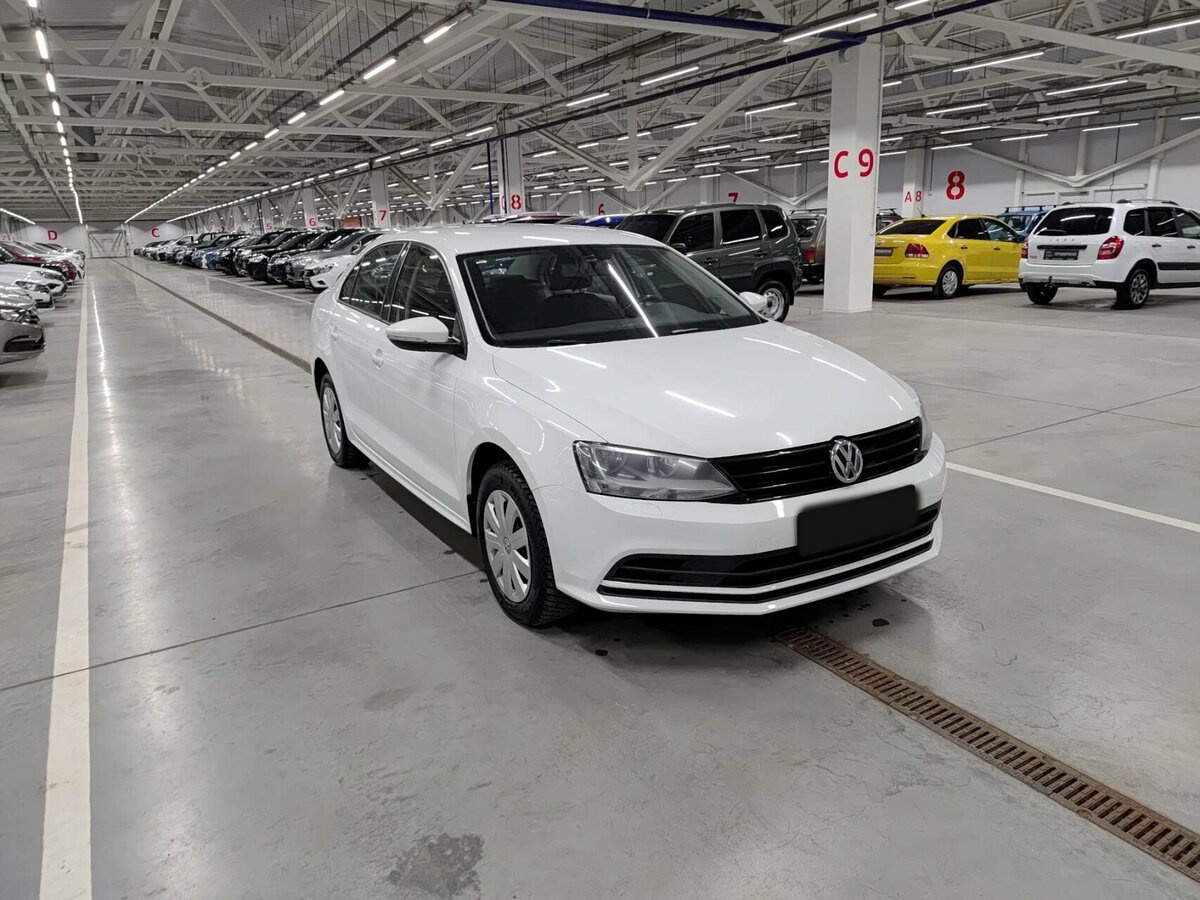 Volkswagen Jetta с пробегом — 2016 год. Фото: #2