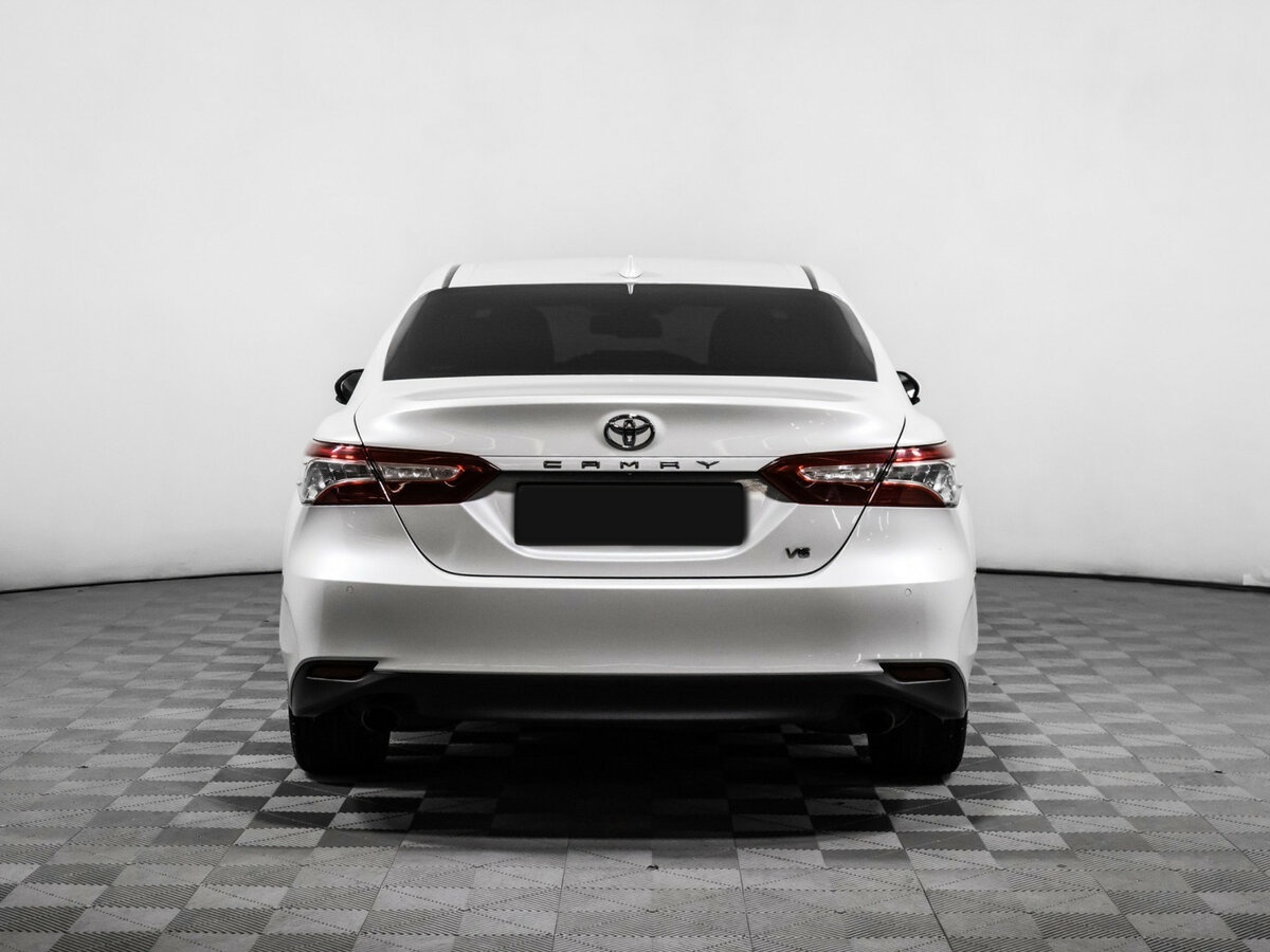 Toyota Camry с пробегом — 2018 год. Фото: #4