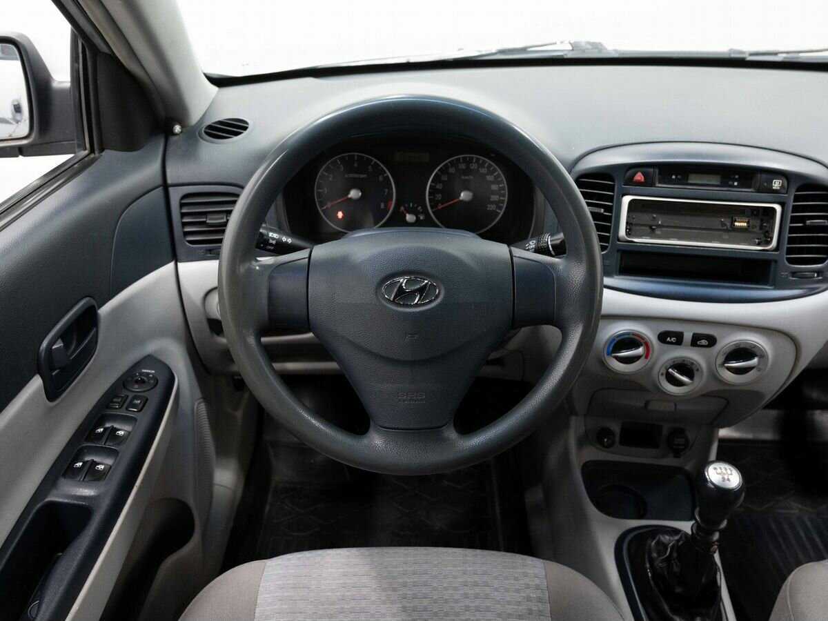 Hyundai Verna с пробегом — 2006 год. Фото: #13