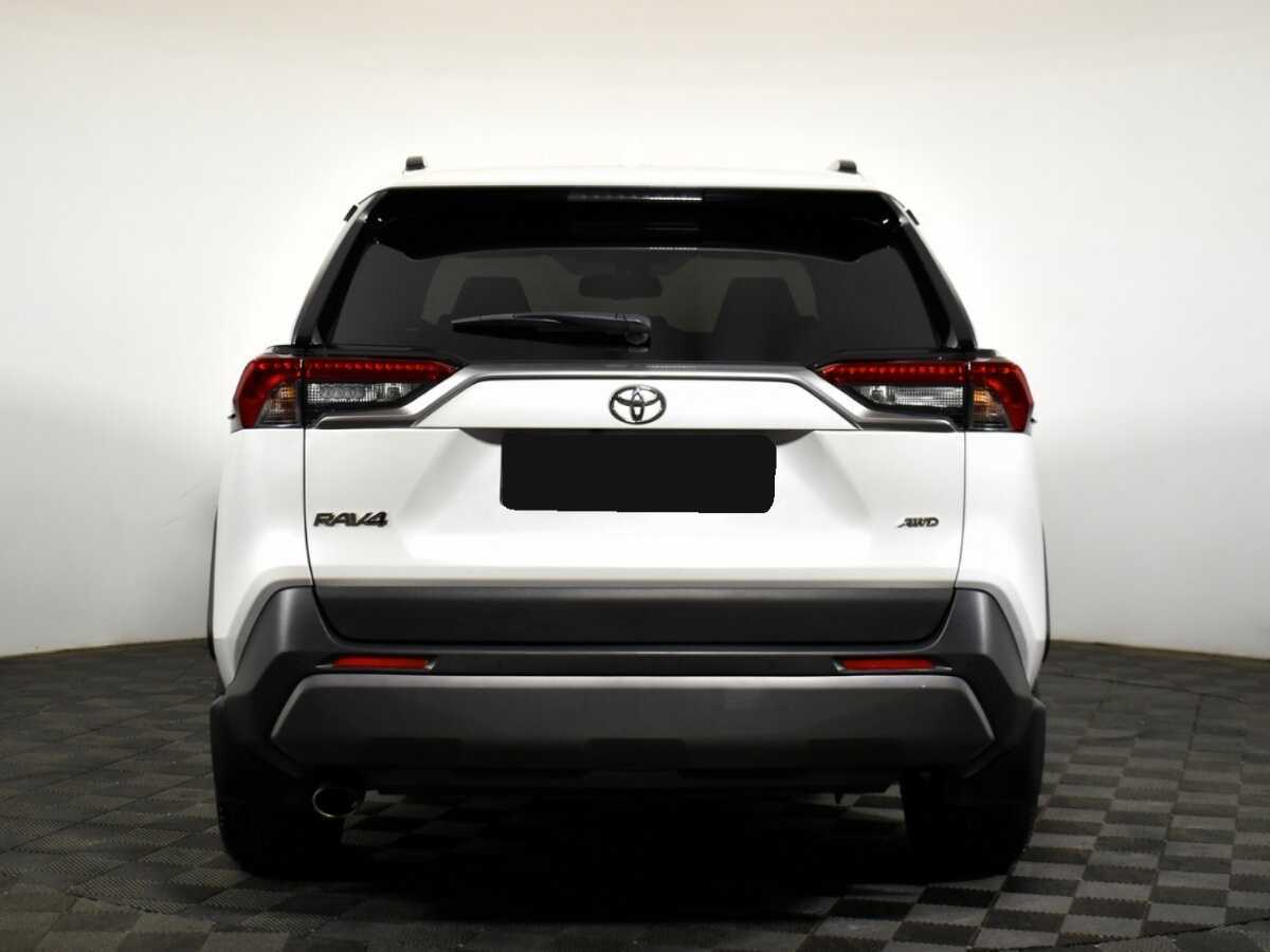 Toyota RAV4 с пробегом — 2021 год. Фото: #4