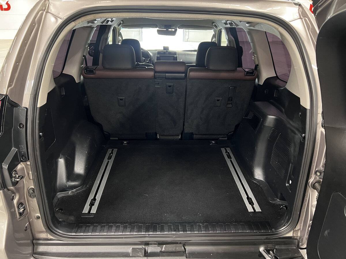 Toyota Land Cruiser Prado с пробегом — 2017 год. Фото: #9