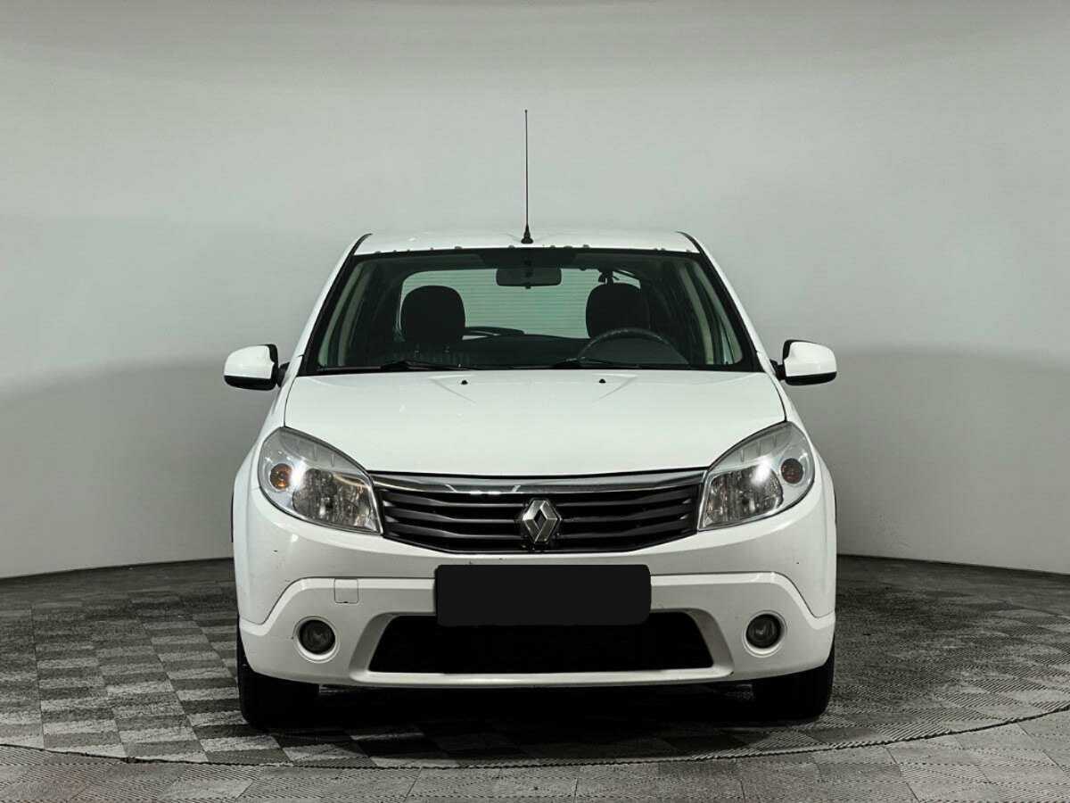 Renault Sandero с пробегом — 2013 год. Фото: #1